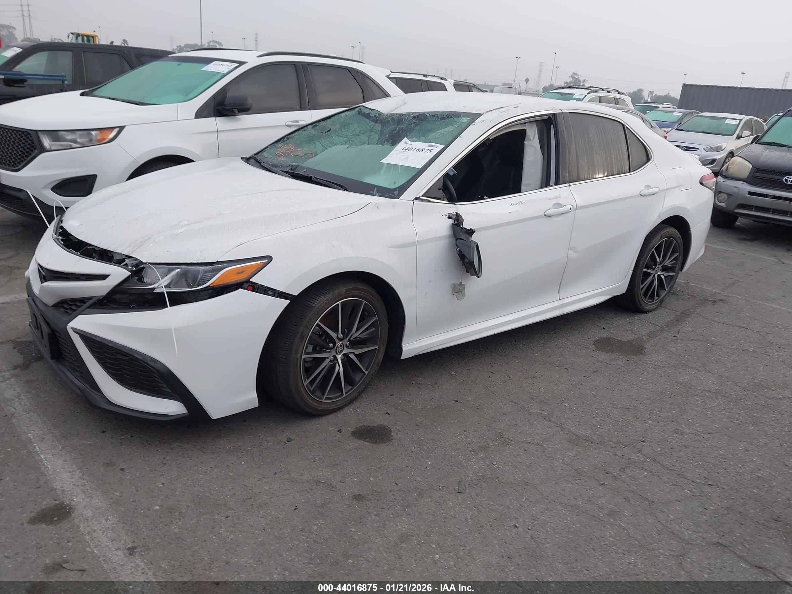 TOYOTA CAMRY image 2