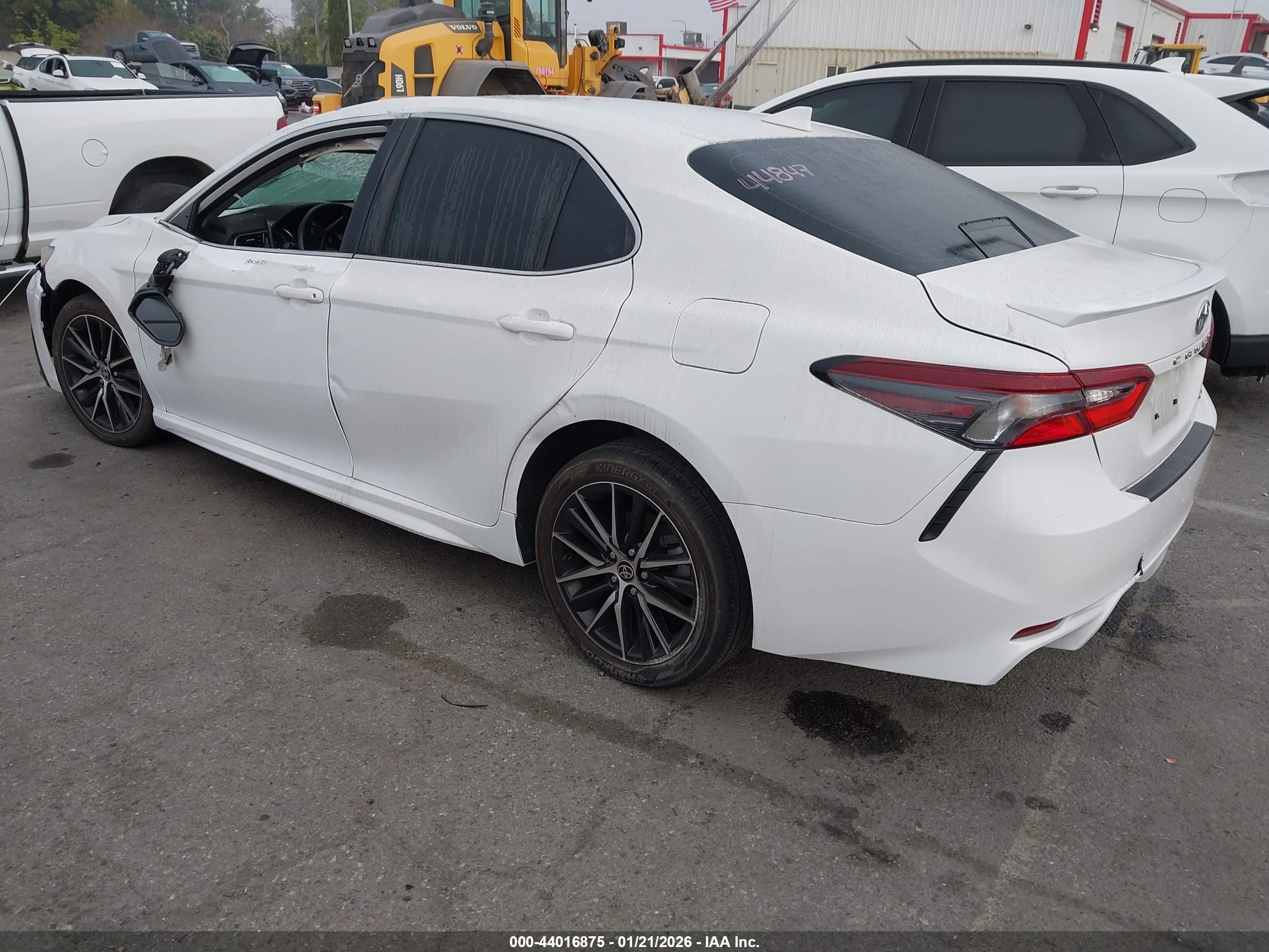 TOYOTA CAMRY image 3