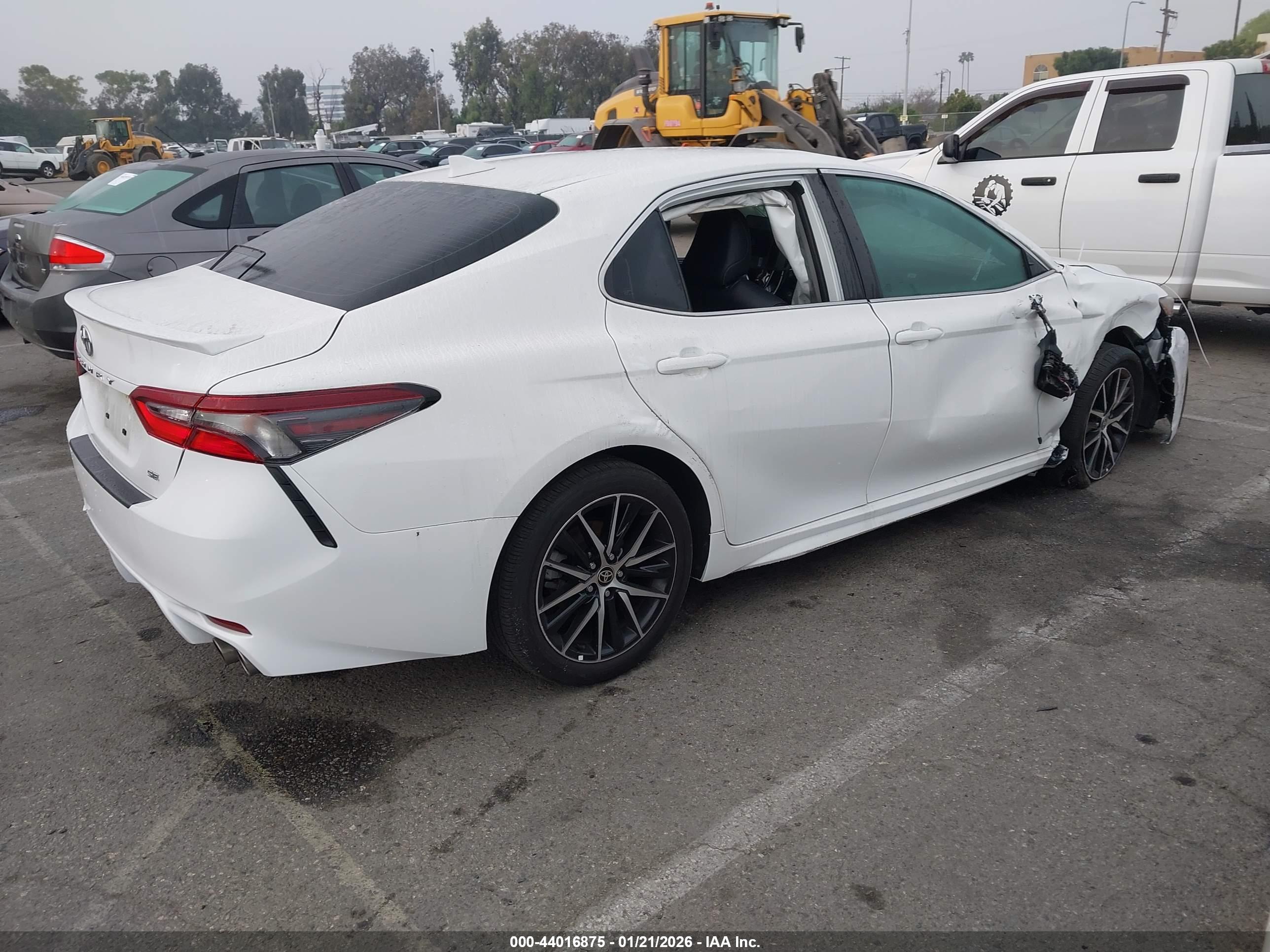 TOYOTA CAMRY image 4