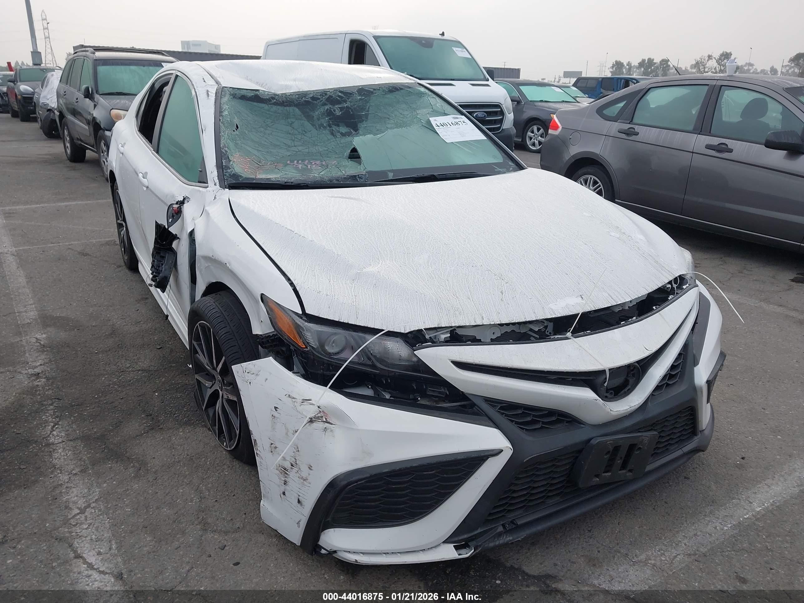 TOYOTA CAMRY image 6