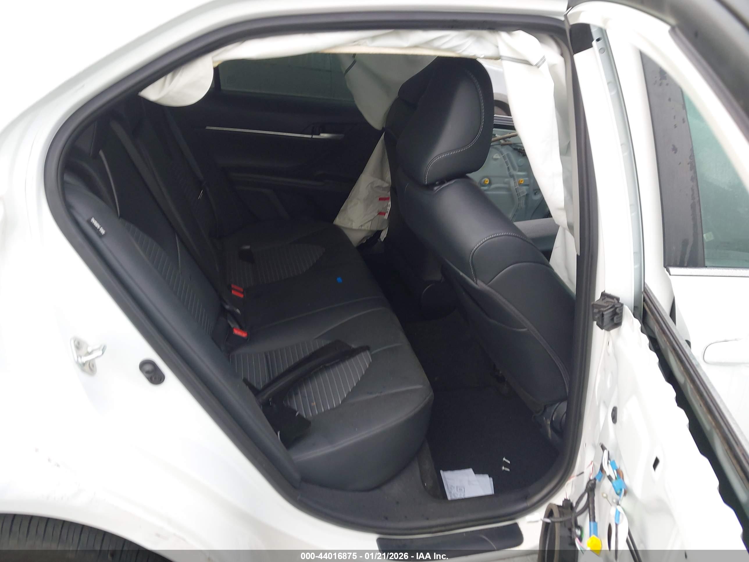 TOYOTA CAMRY image 8