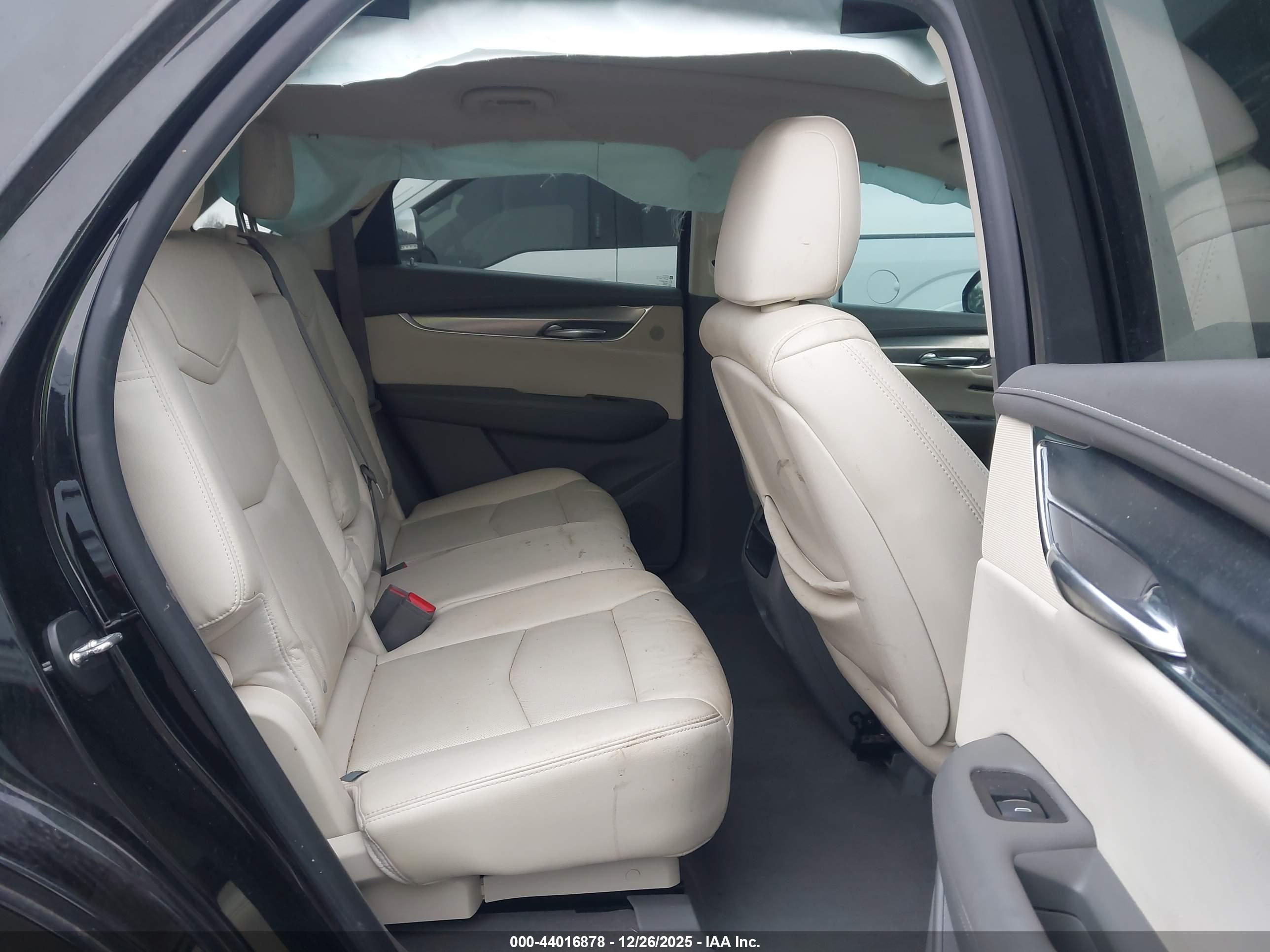 CADILLAC XT5 image 8