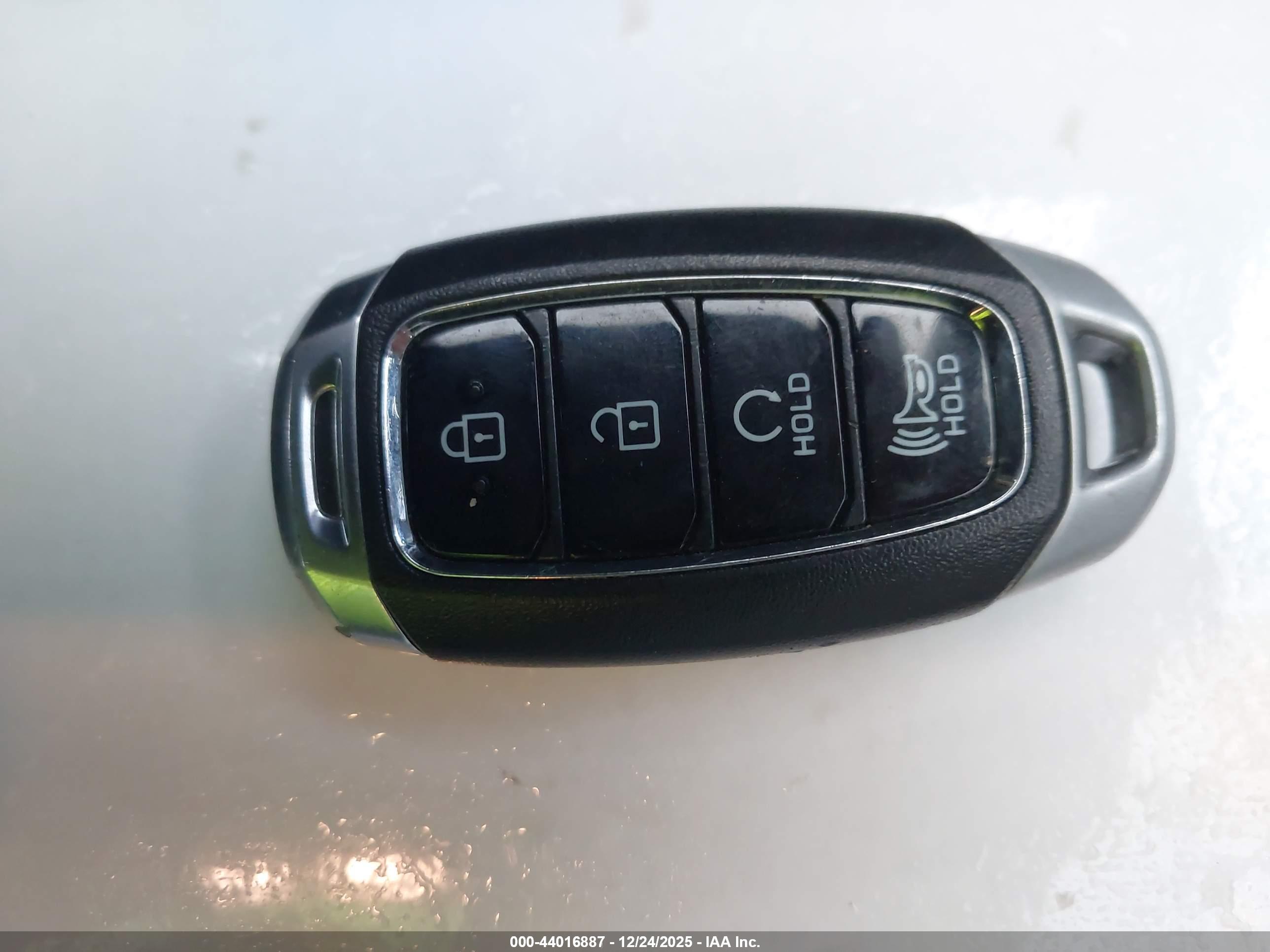 HYUNDAI KONA image 11