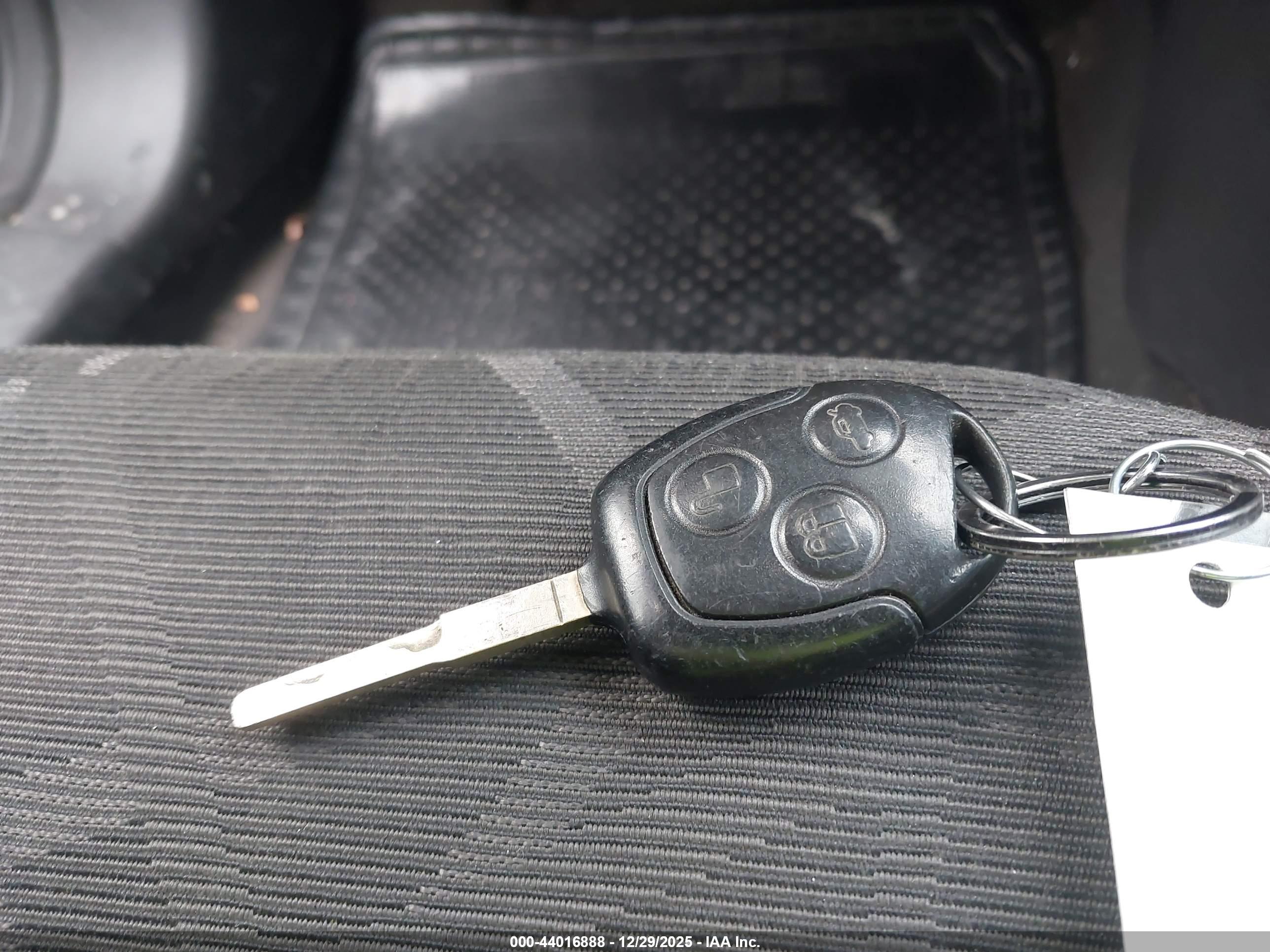 FORD FIESTA image 11