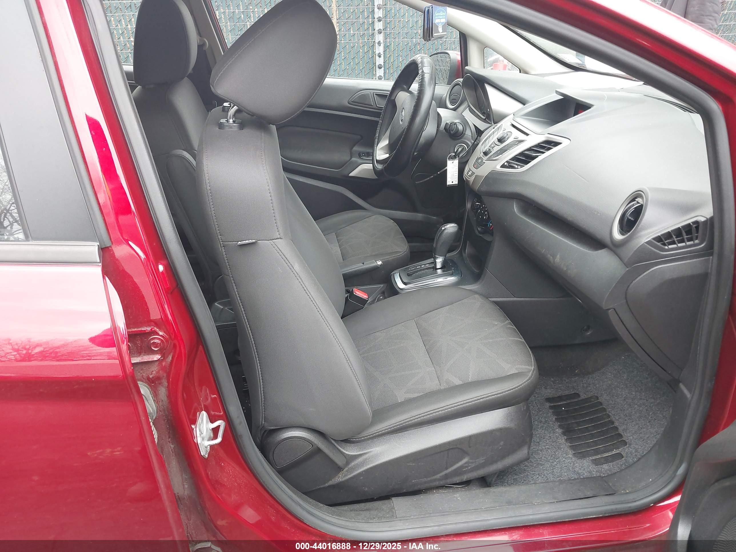 FORD FIESTA image 5