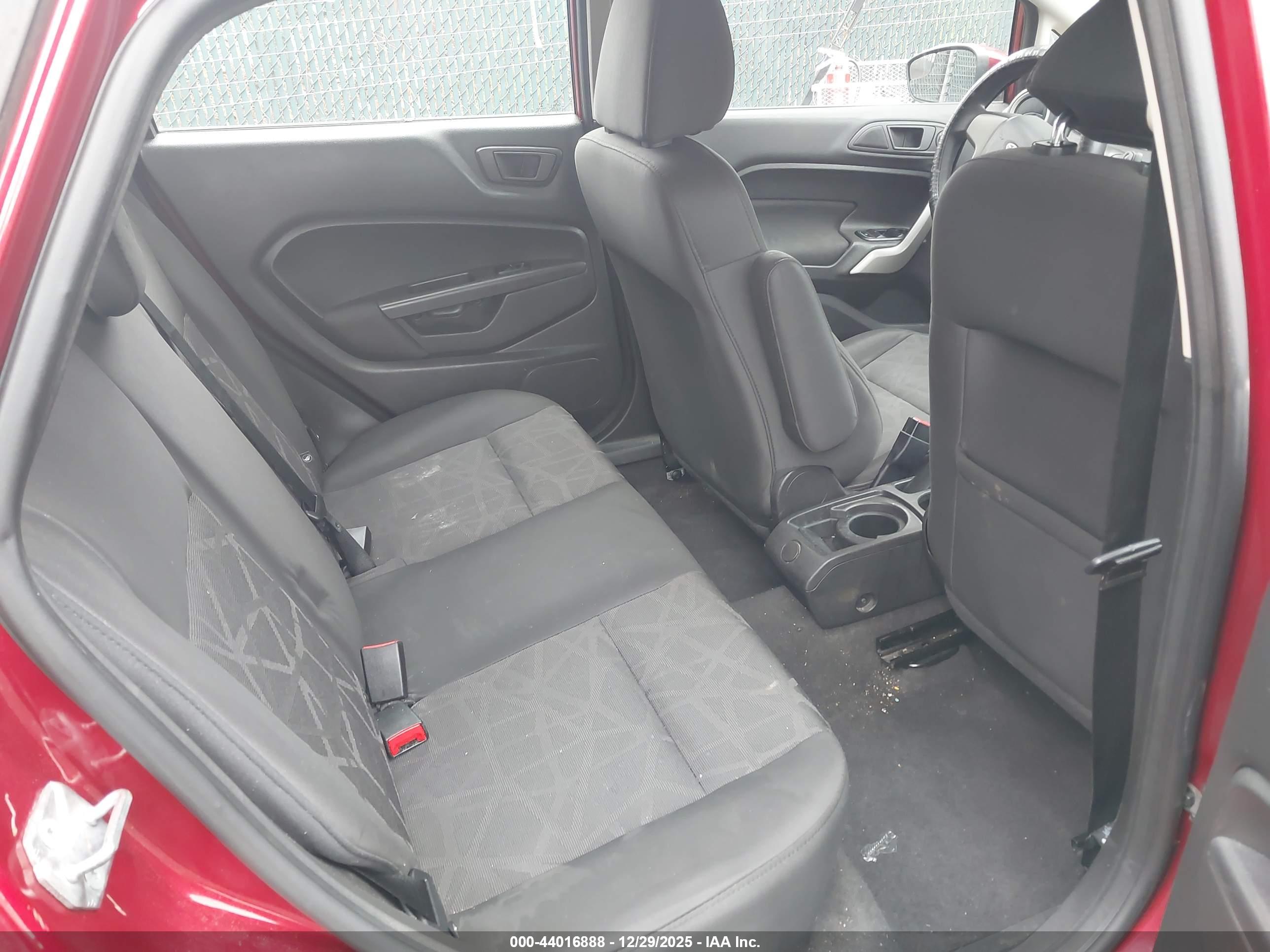 FORD FIESTA image 8