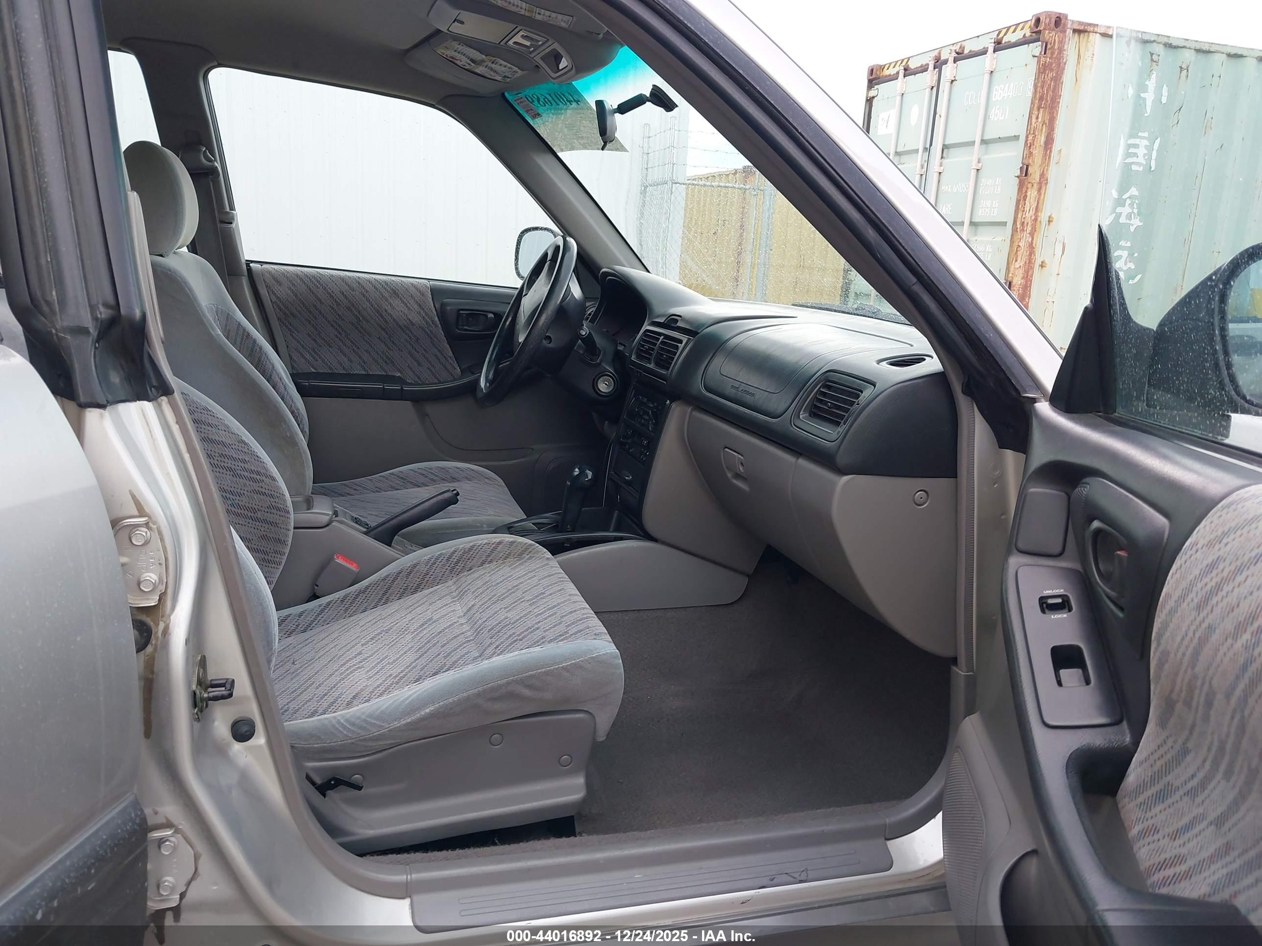 SUBARU FORESTER image 5