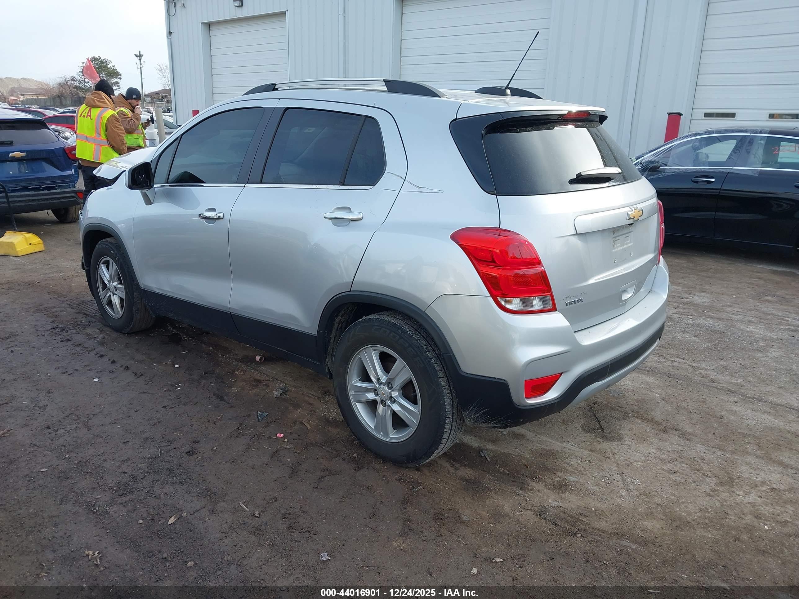 CHEVROLET TRAX image 3