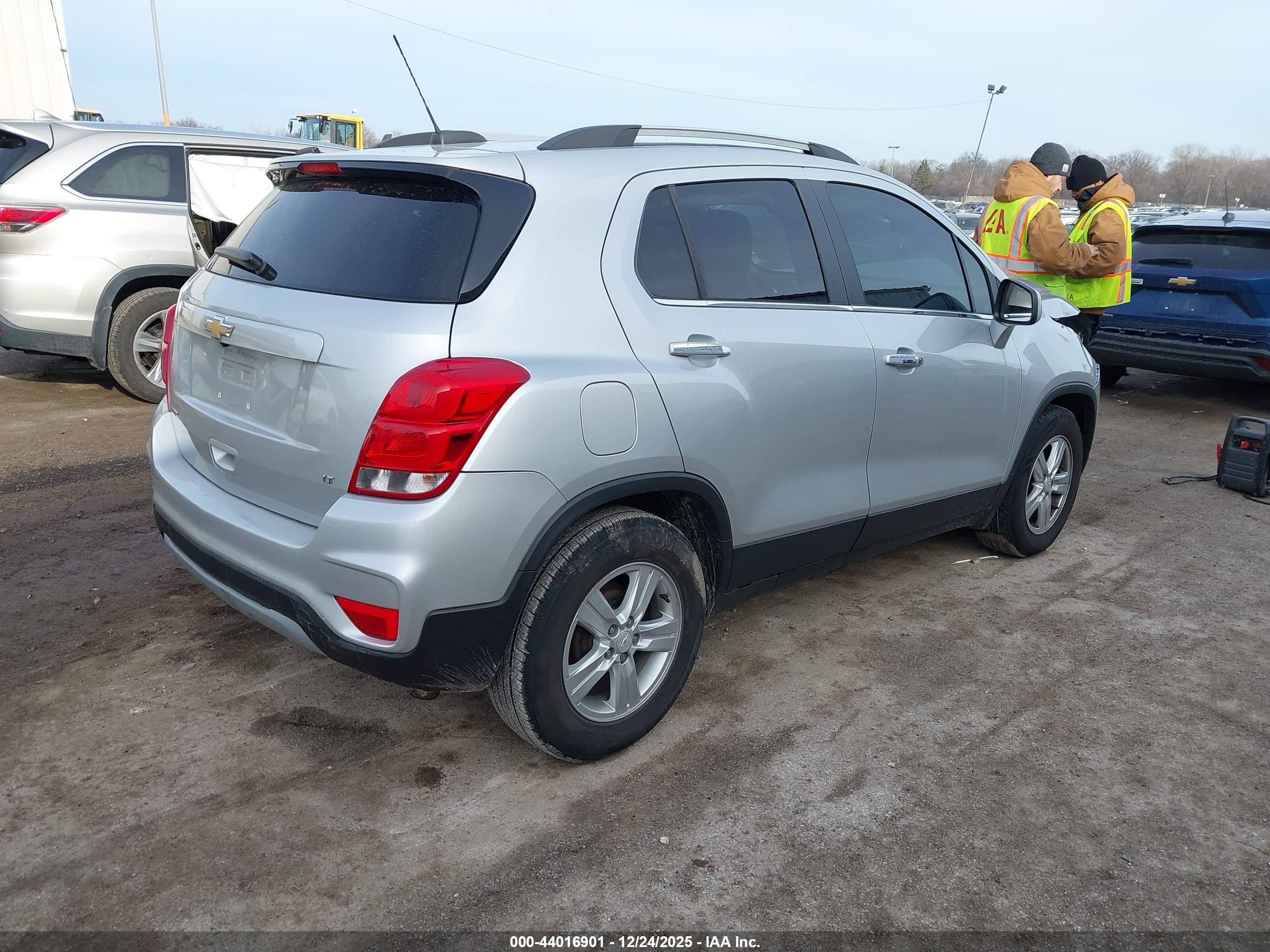 CHEVROLET TRAX image 4