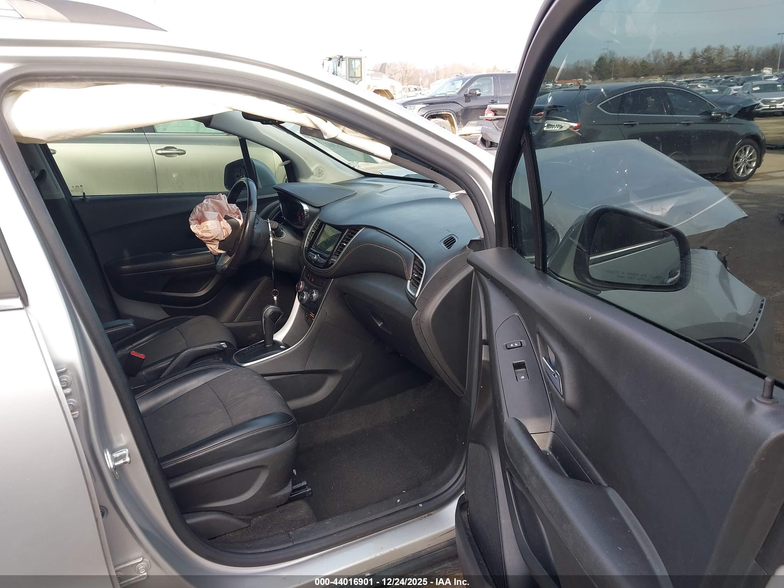 CHEVROLET TRAX image 5