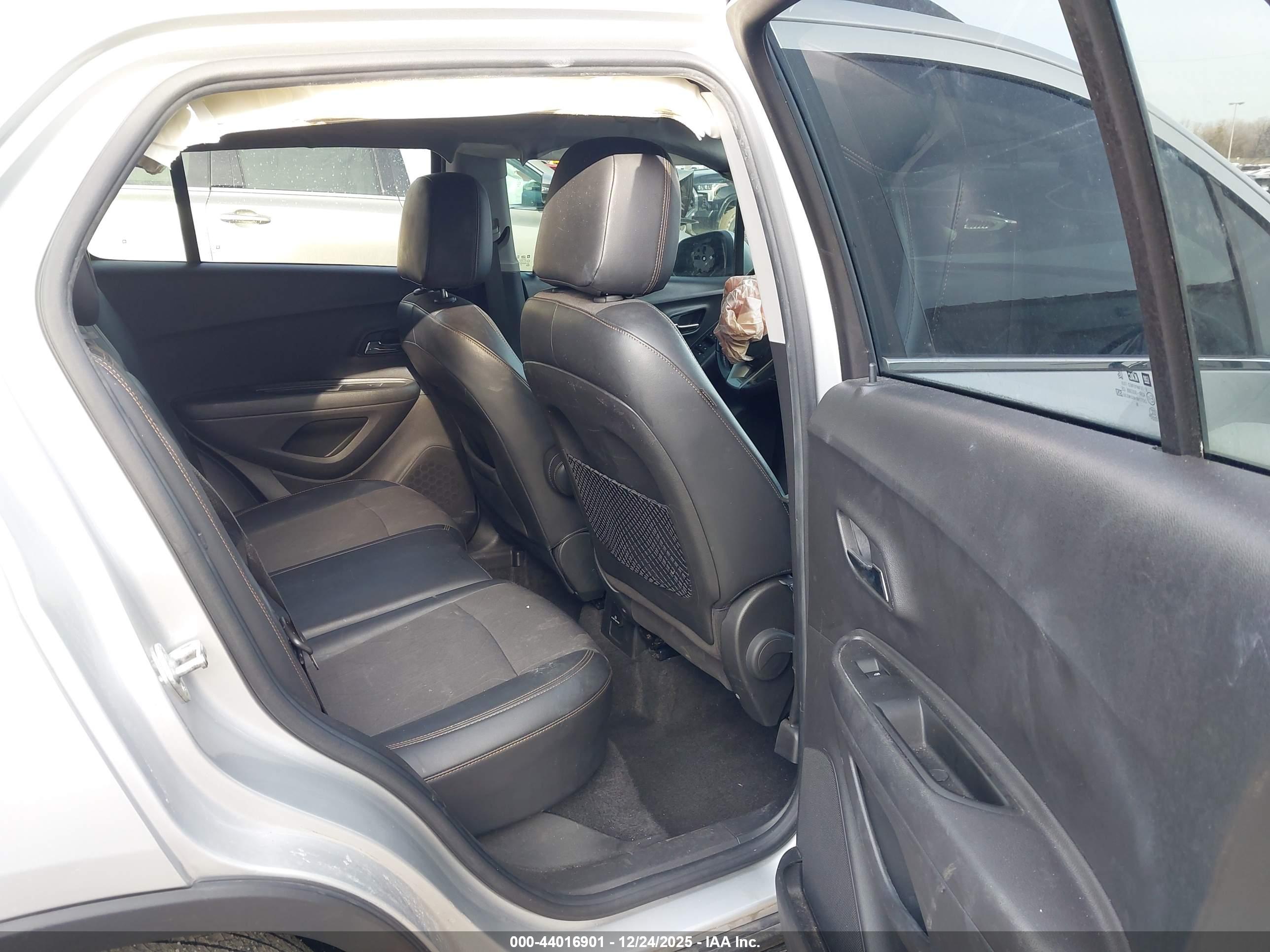 CHEVROLET TRAX image 8