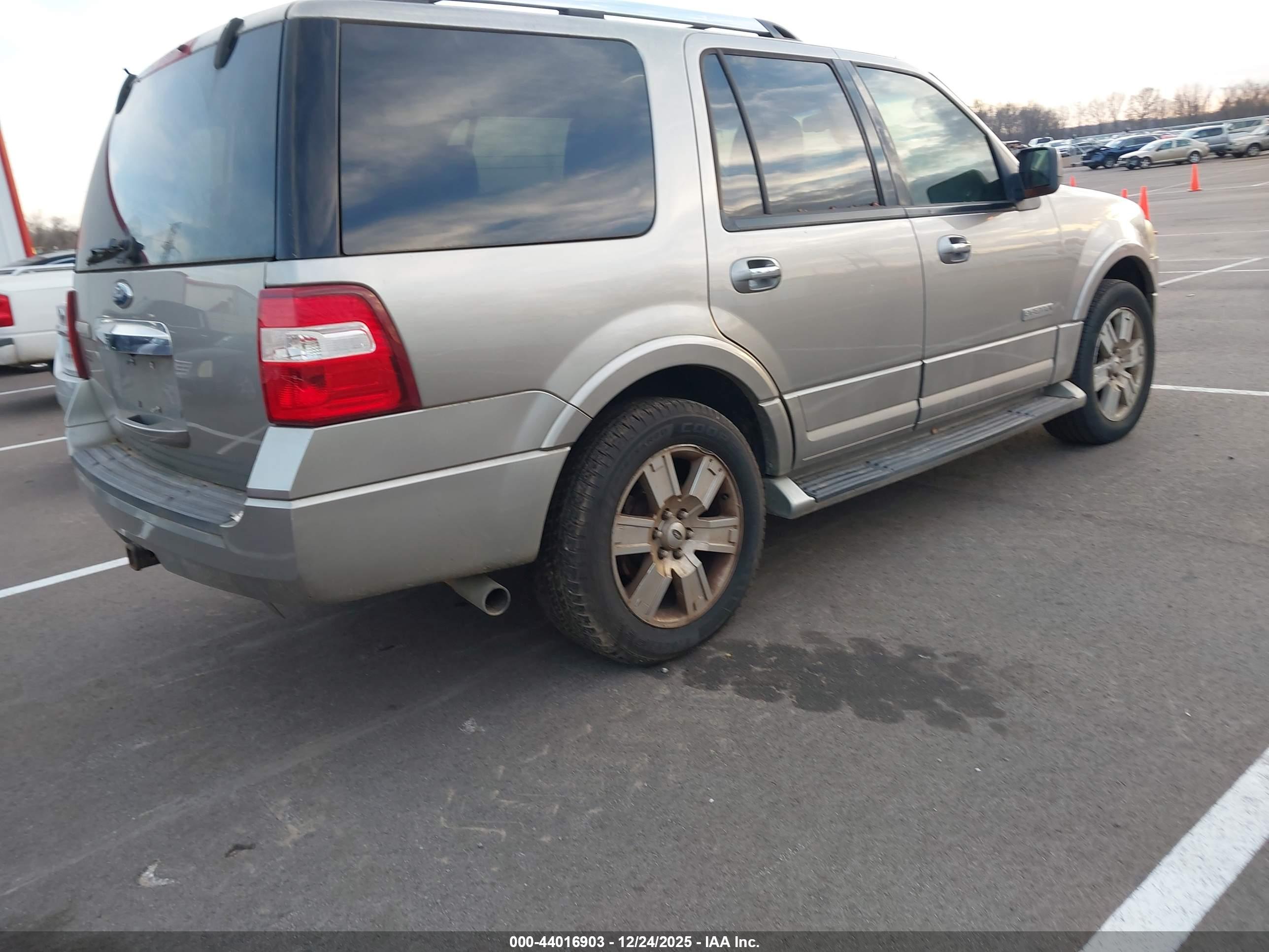 FORD EXPEDITION image 4