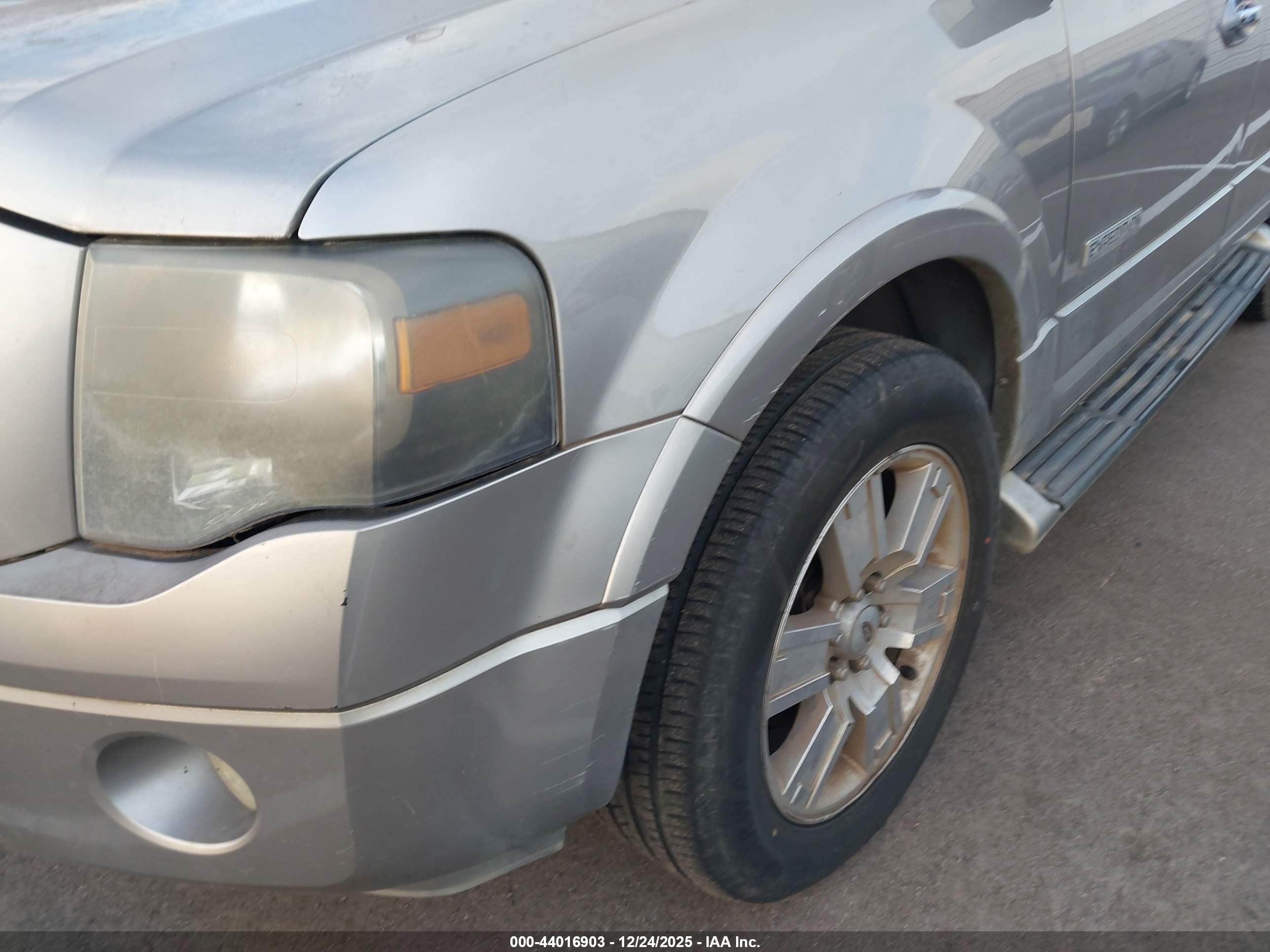 FORD EXPEDITION image 6