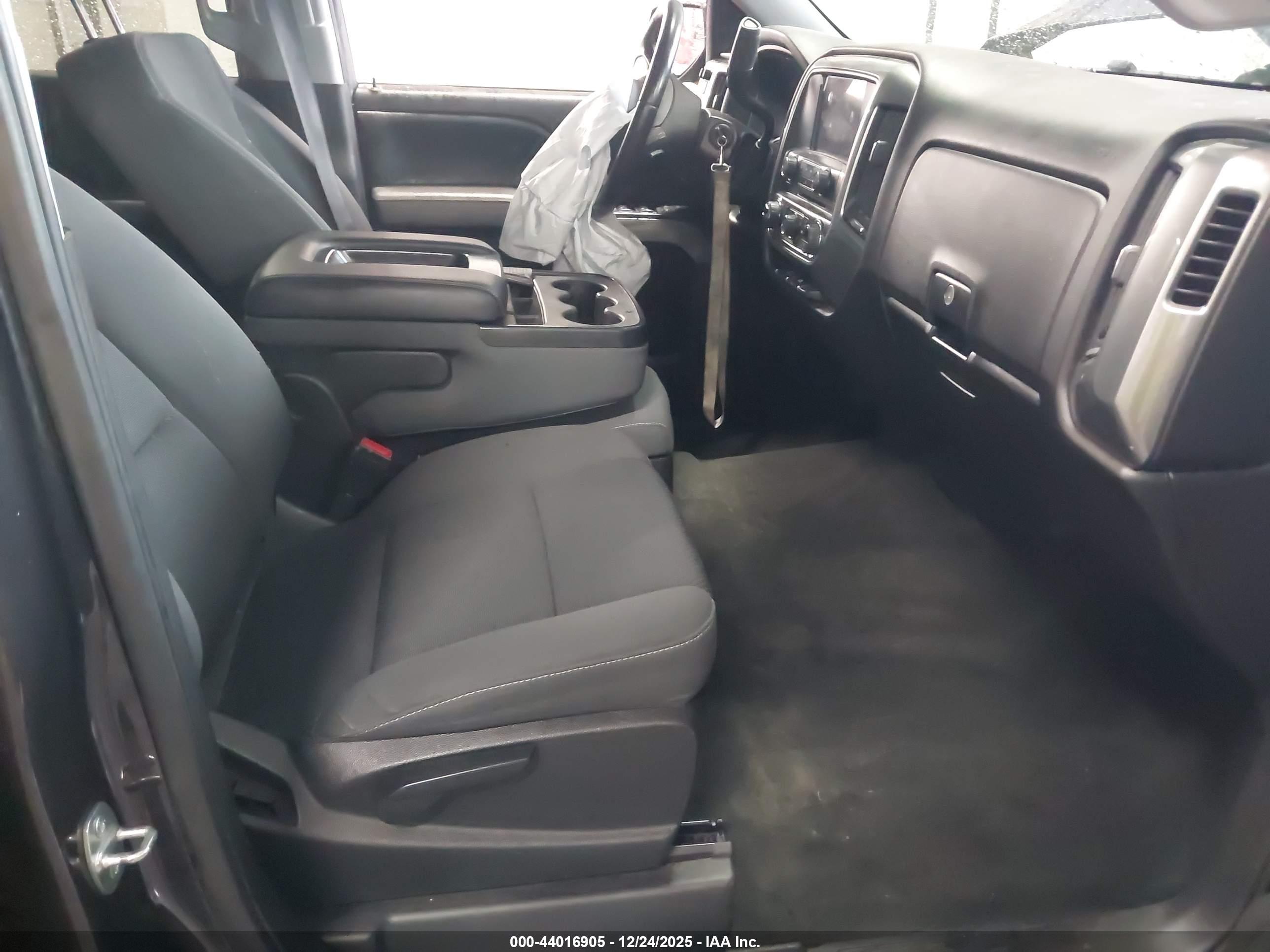 CHEVROLET SILVERADO image 5