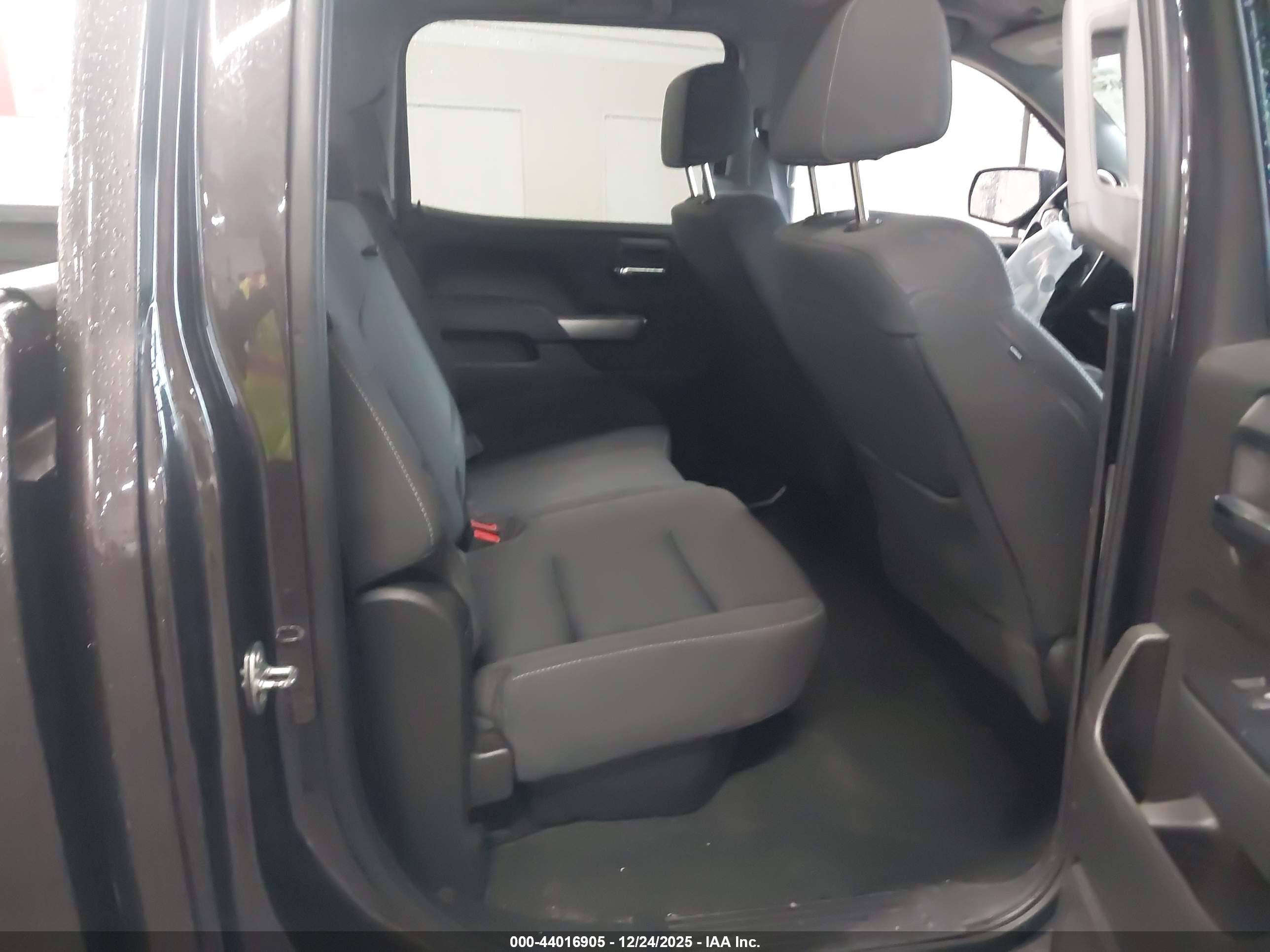 CHEVROLET SILVERADO image 8