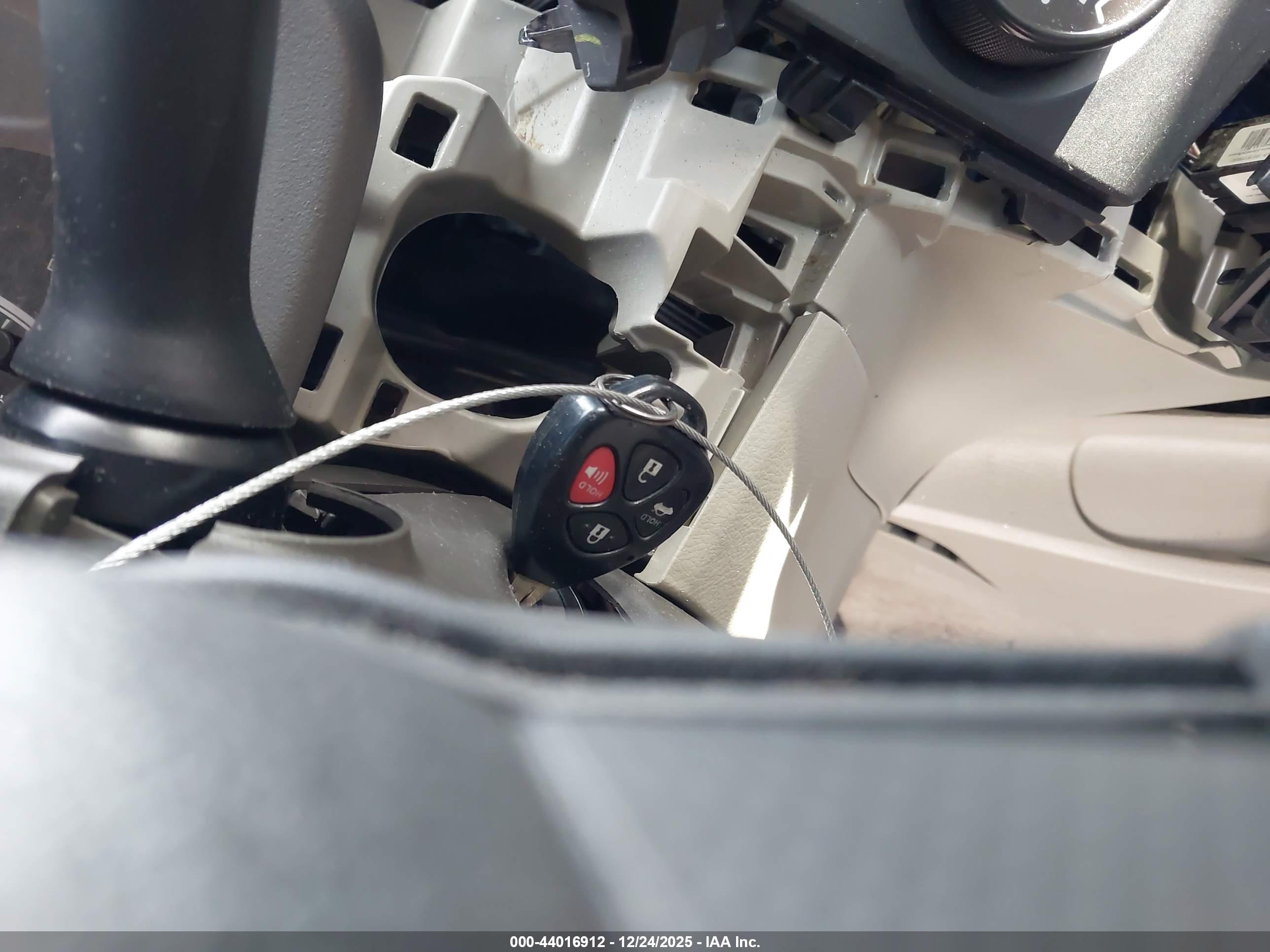 TOYOTA COROLLA image 11