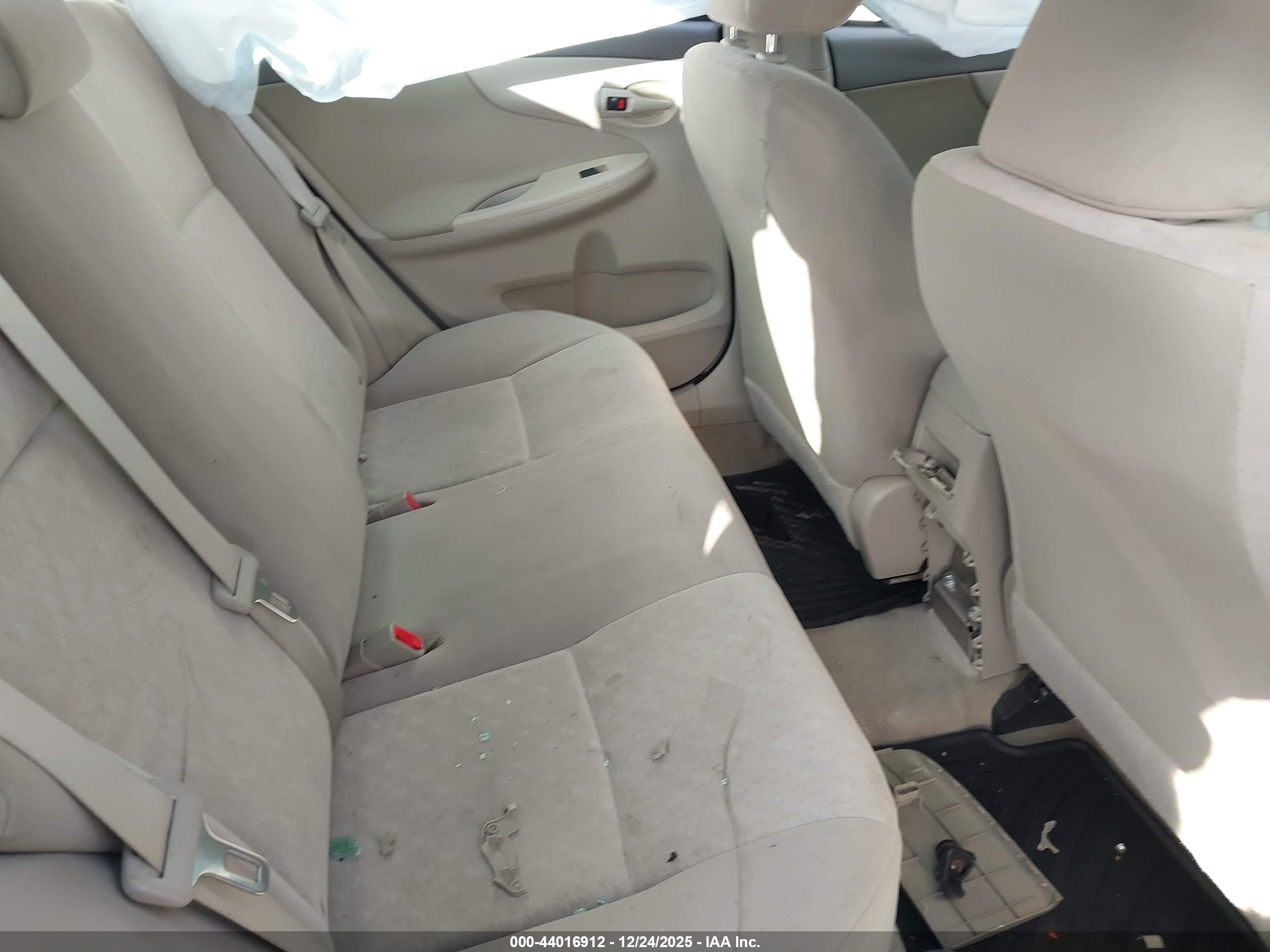 TOYOTA COROLLA image 8