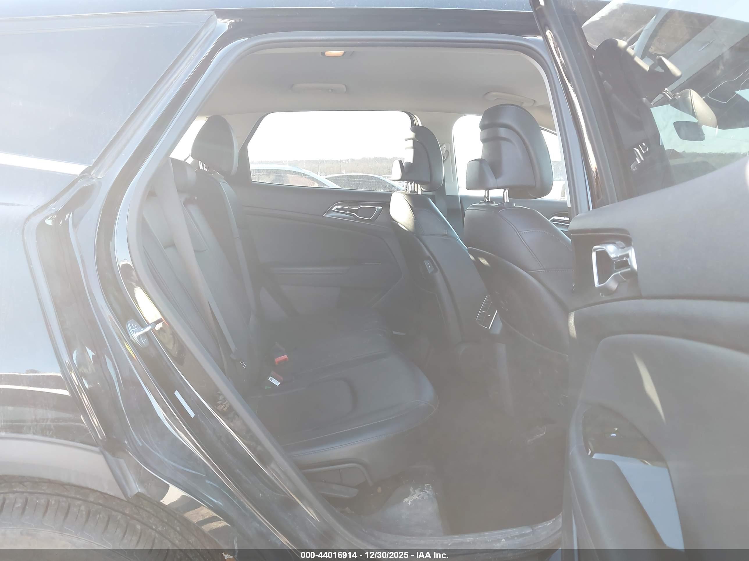 KIA SPORTAGE image 8