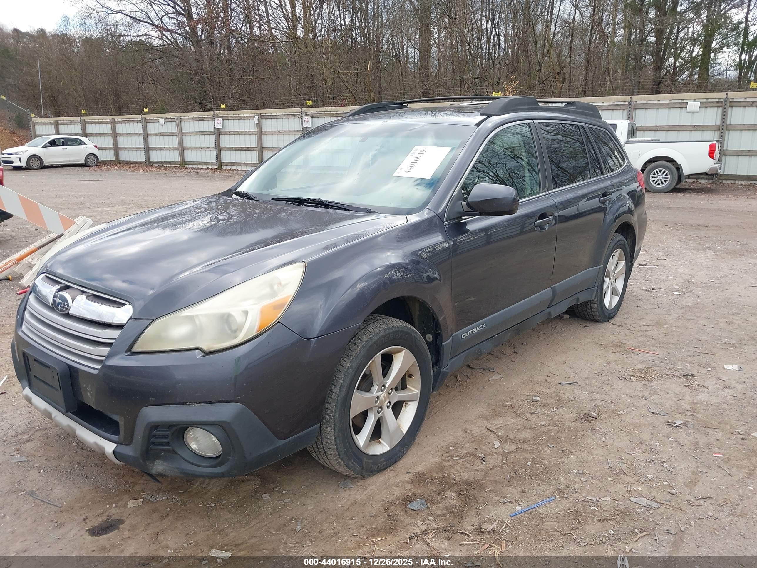 SUBARU OUTBACK image 2