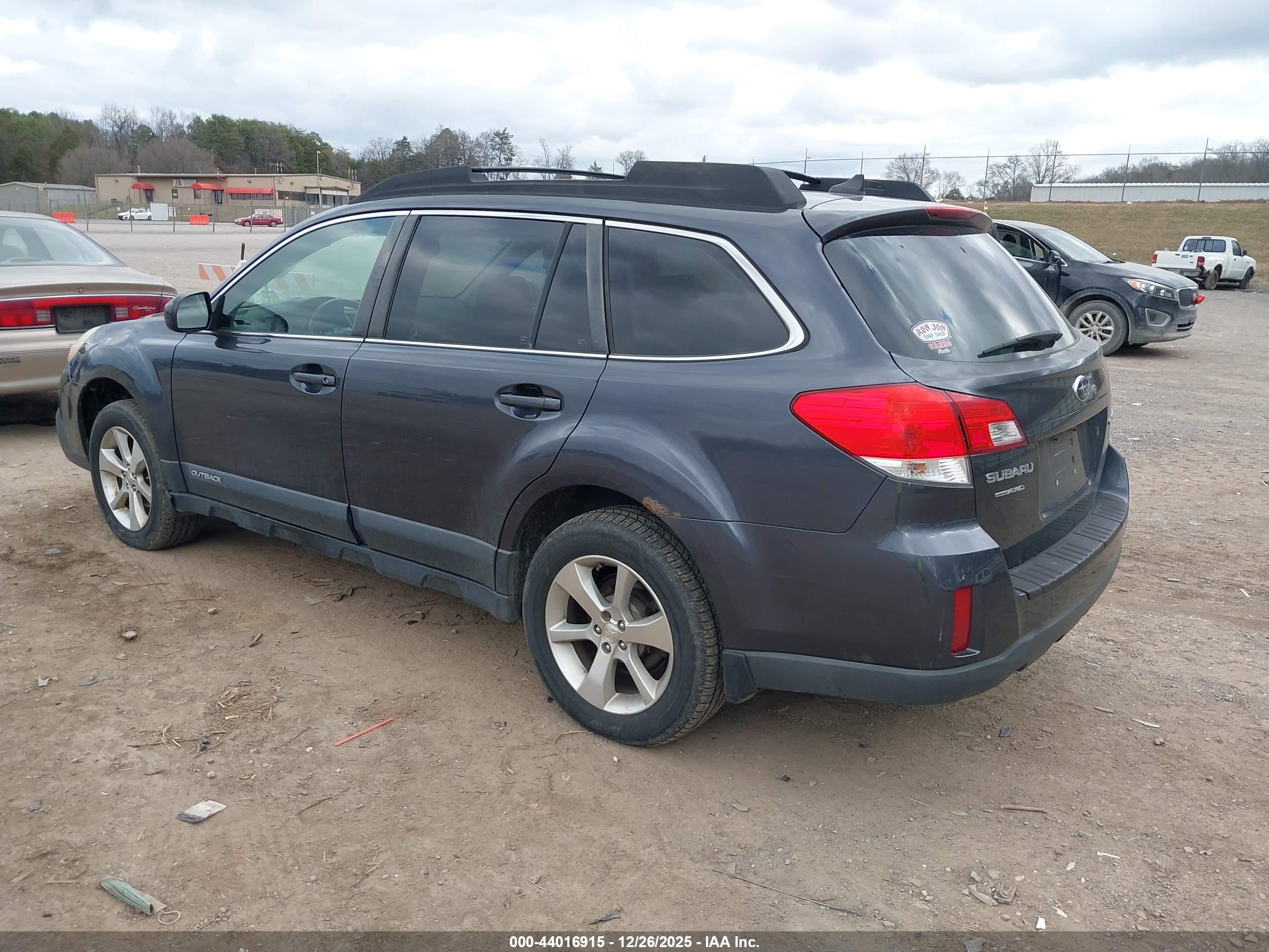 SUBARU OUTBACK image 3