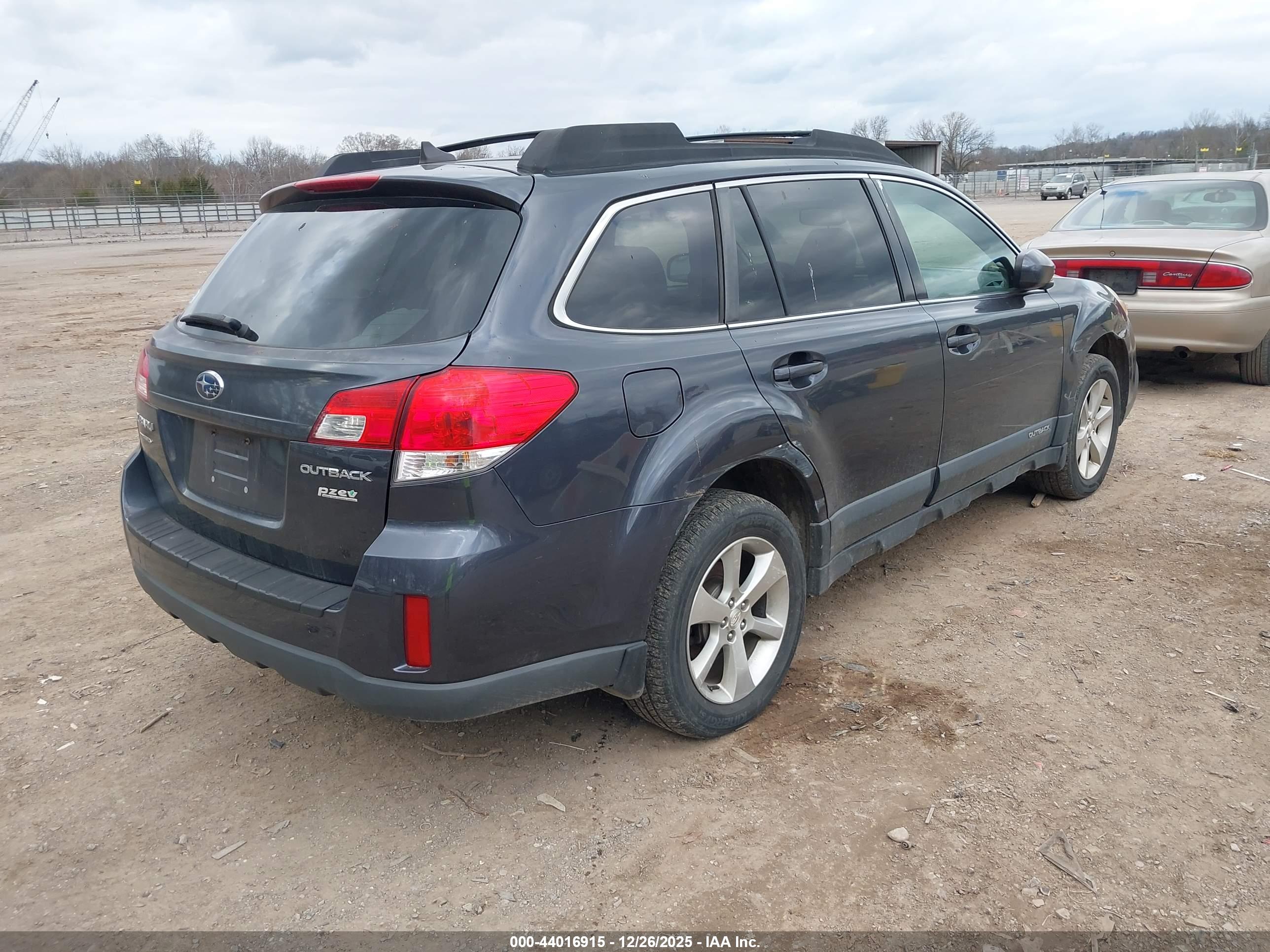 SUBARU OUTBACK image 4