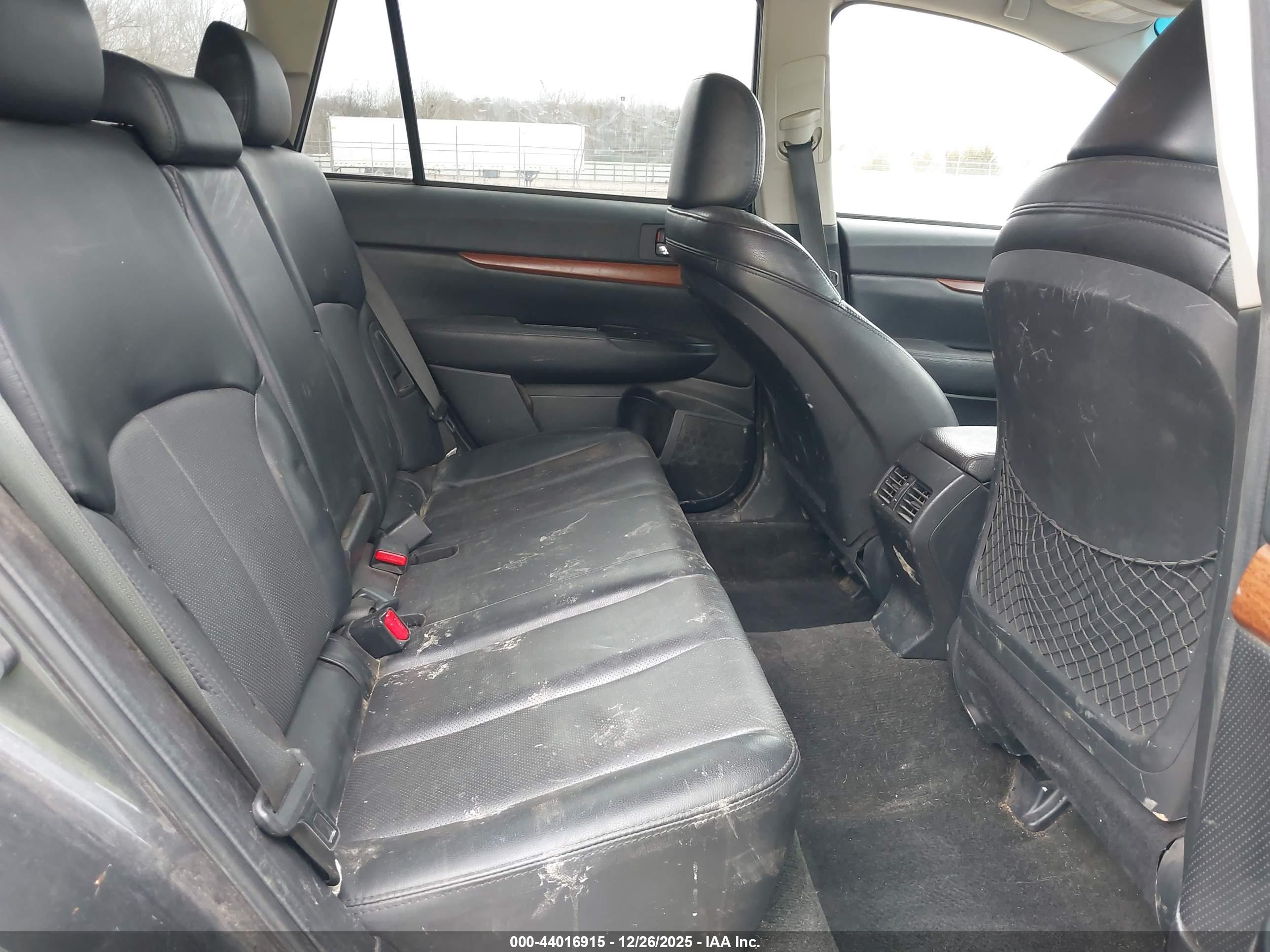 SUBARU OUTBACK image 8