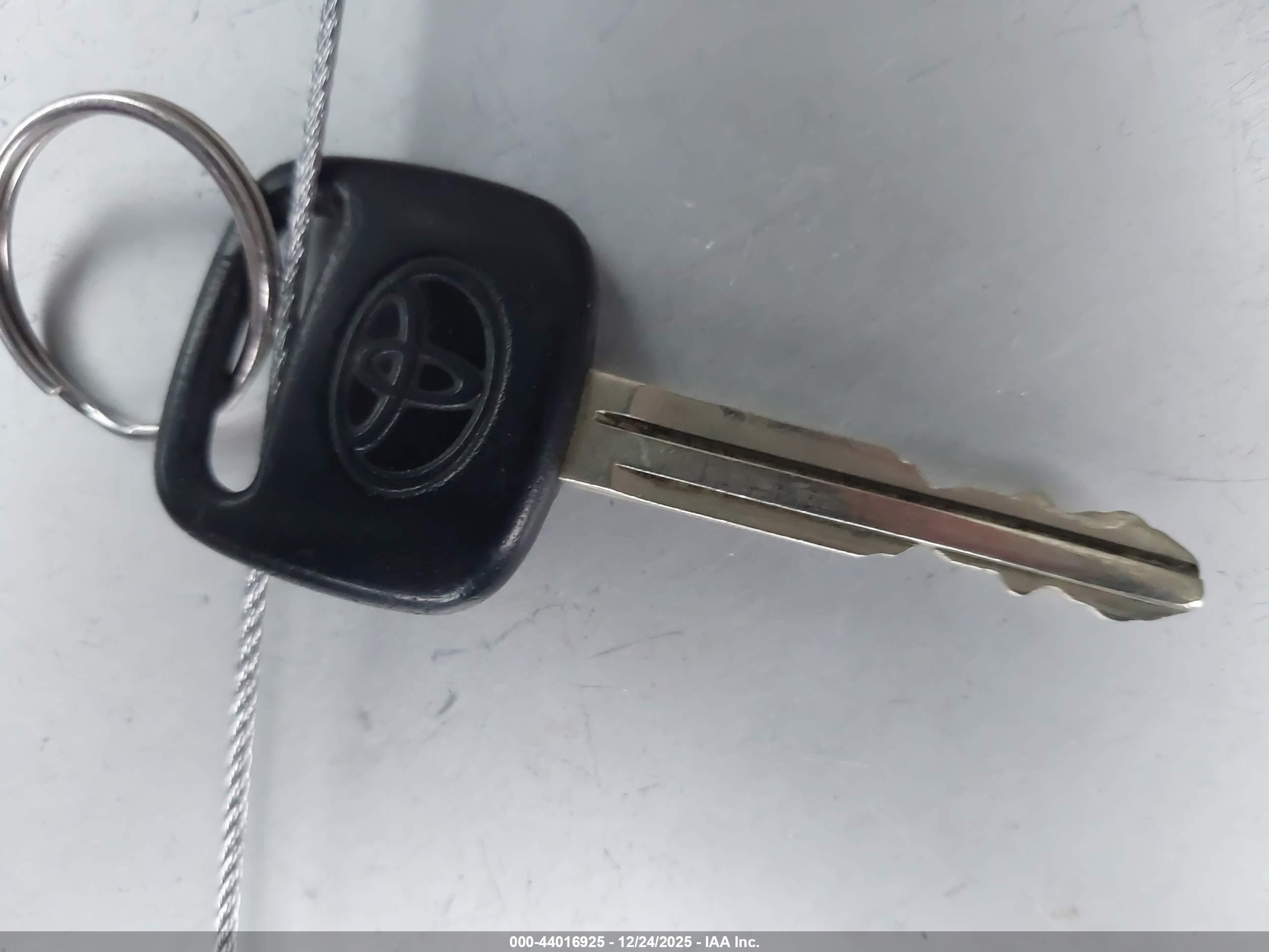 TOYOTA CAMRY image 11