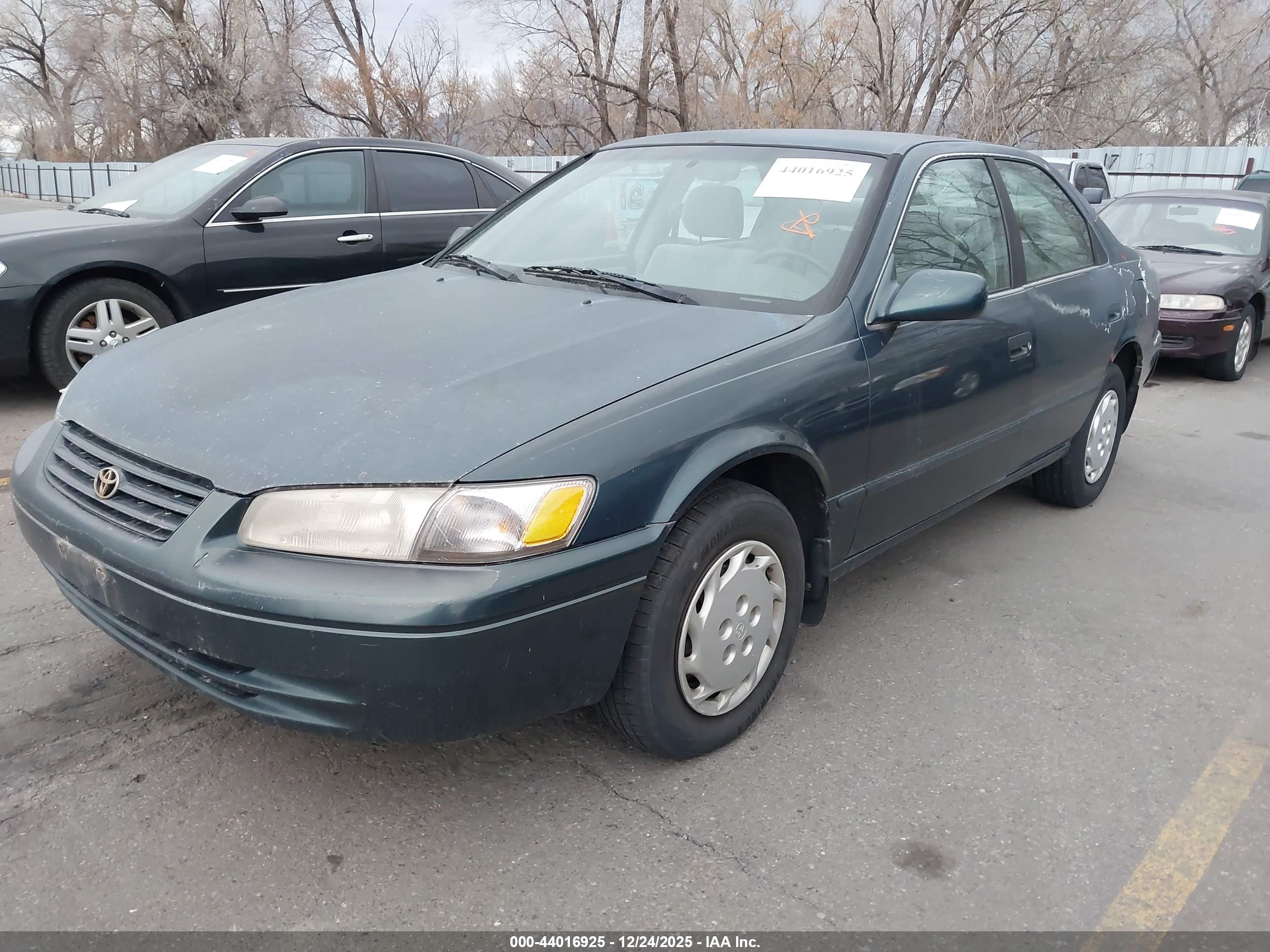TOYOTA CAMRY image 2