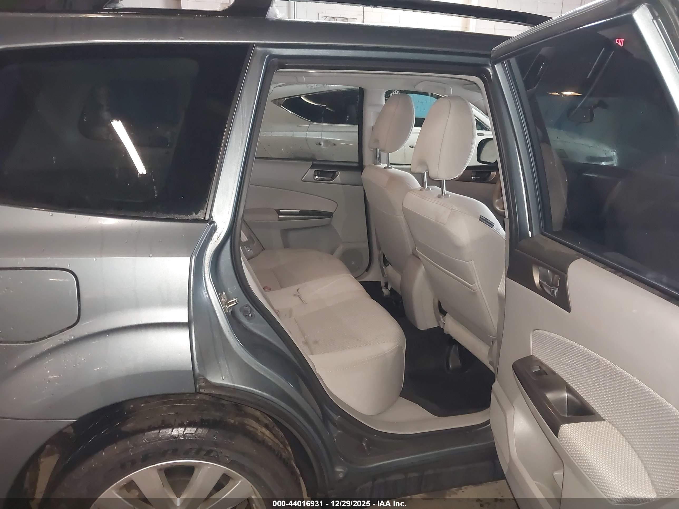 SUBARU FORESTER image 8