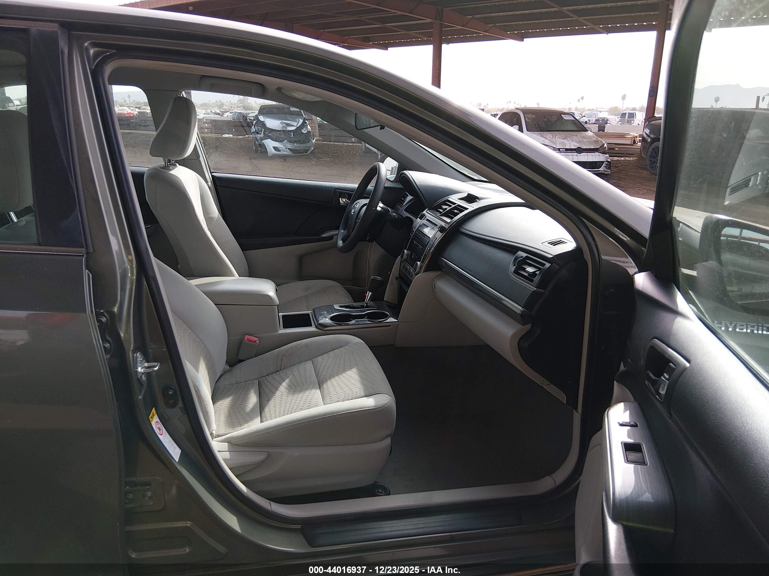 TOYOTA CAMRY image 5