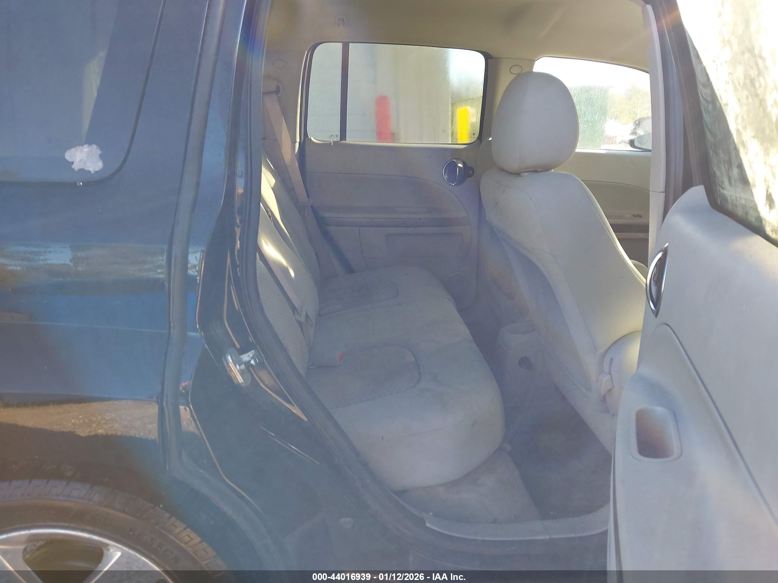 CHEVROLET HHR image 8