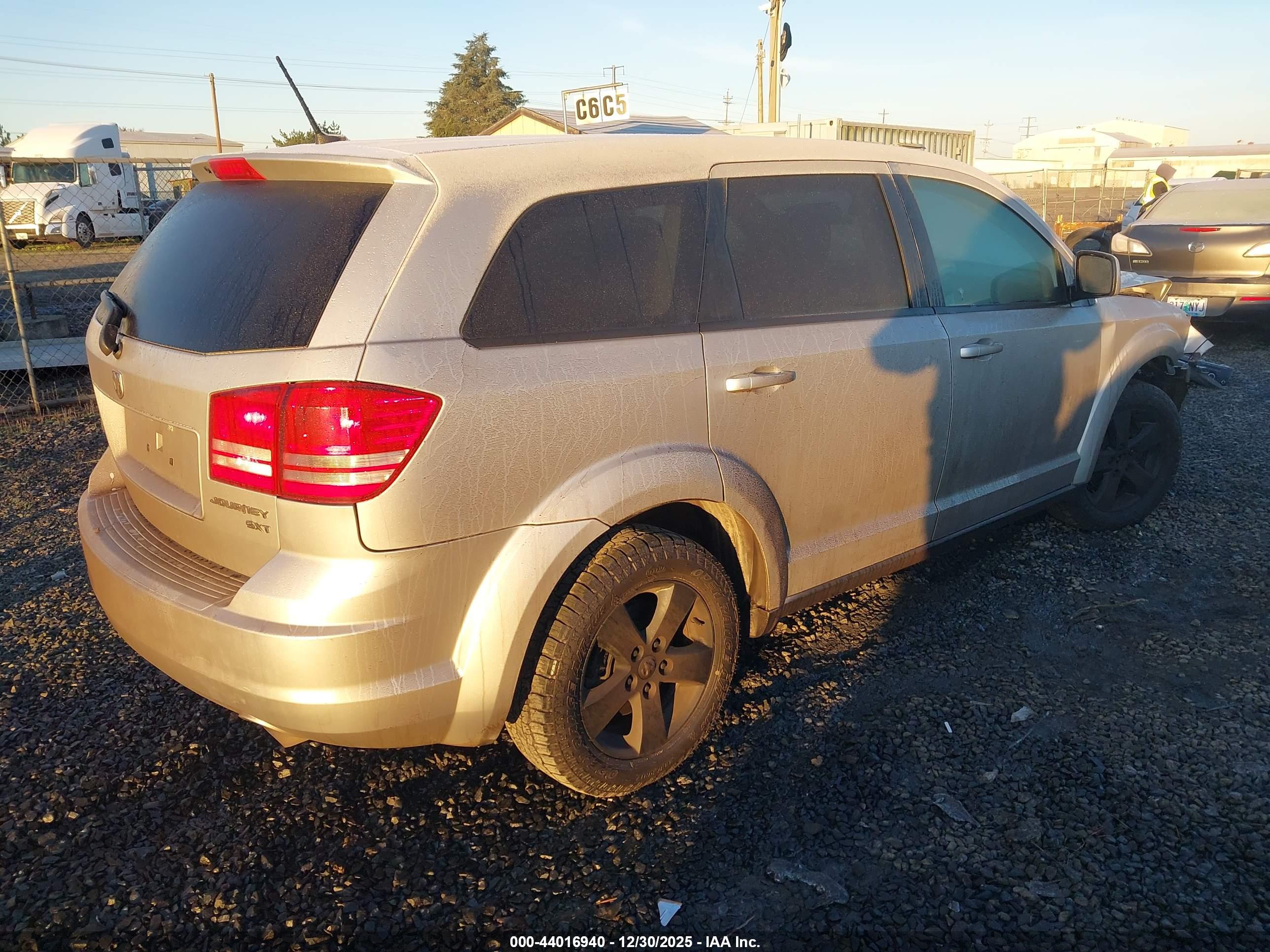 DODGE JOURNEY image 4