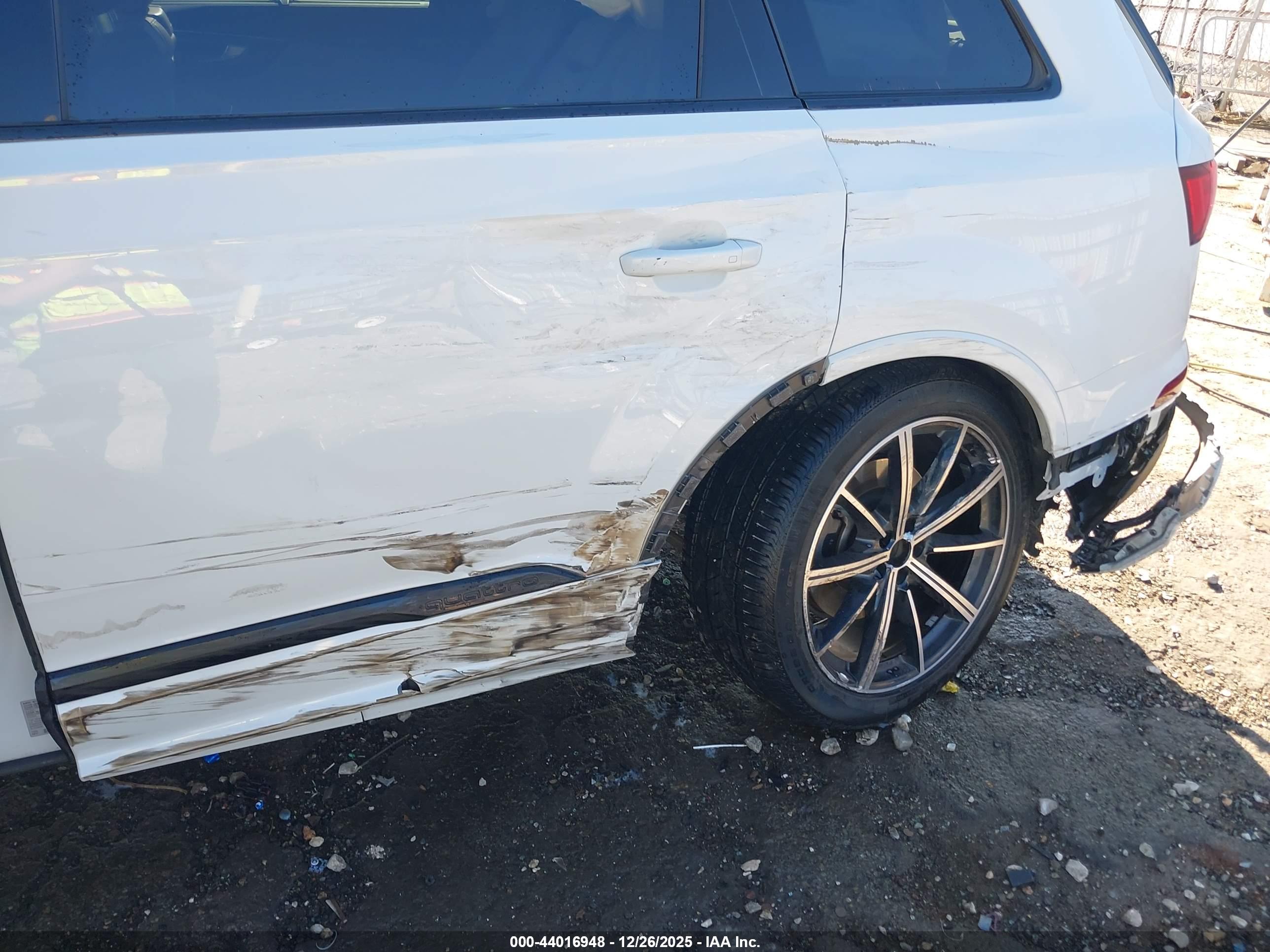 AUDI Q7 image 6