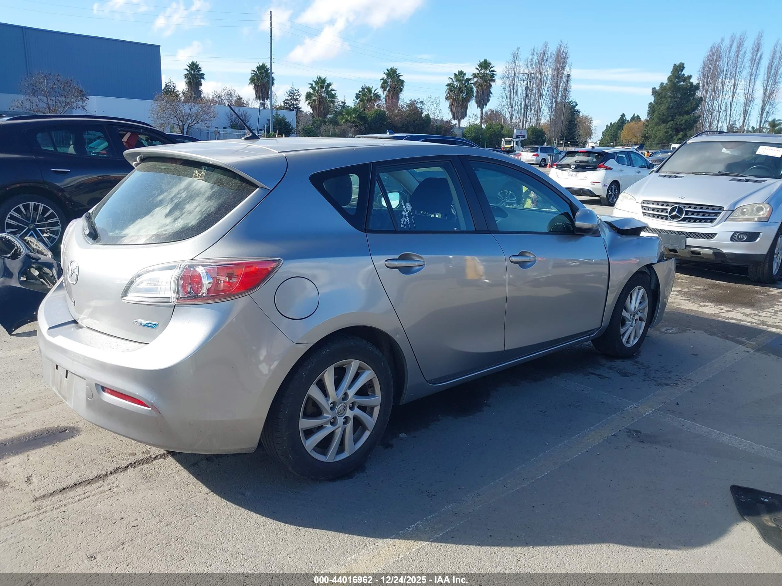 MAZDA MAZDA3 image 4
