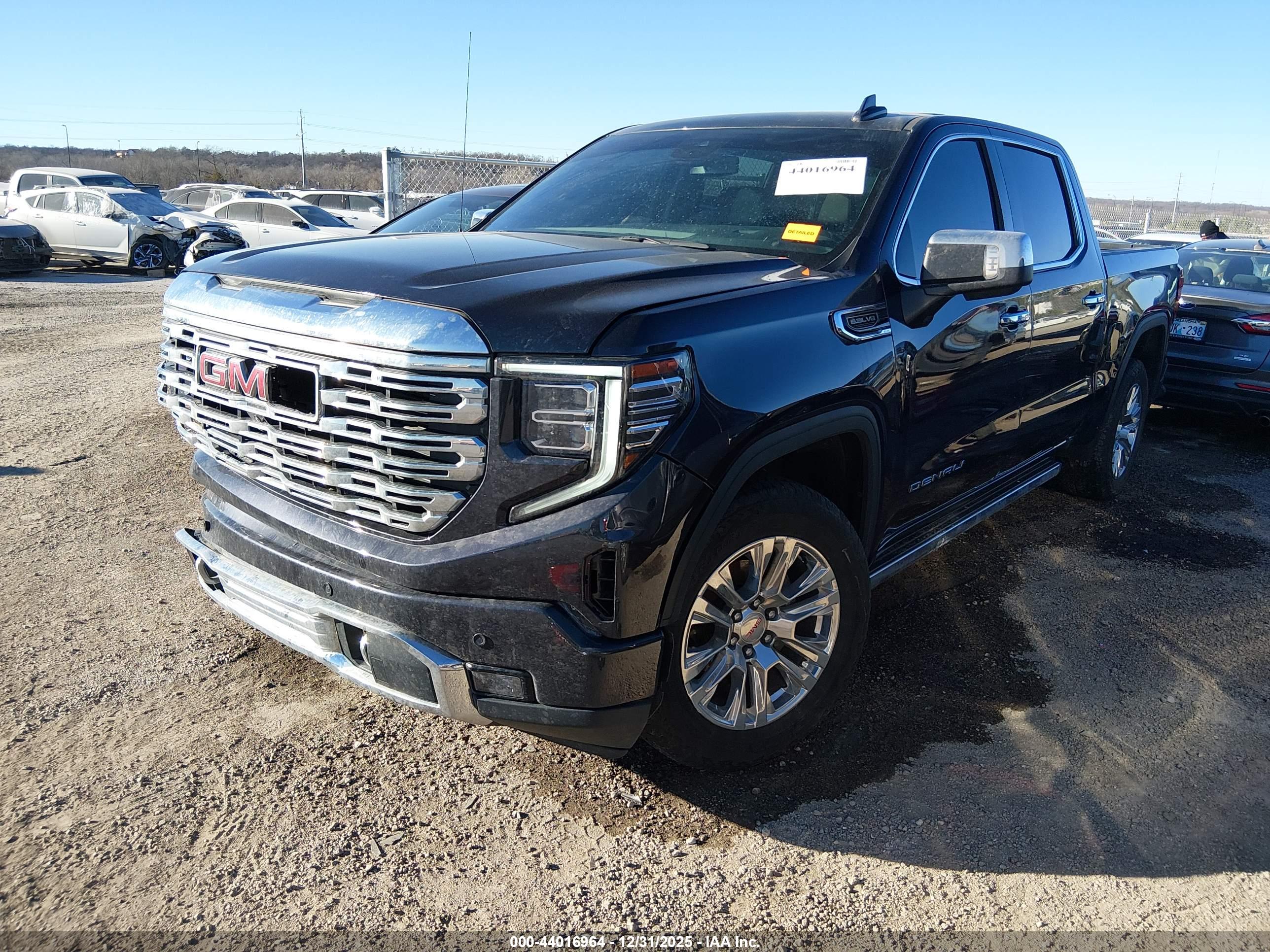GMC SIERRA image 2