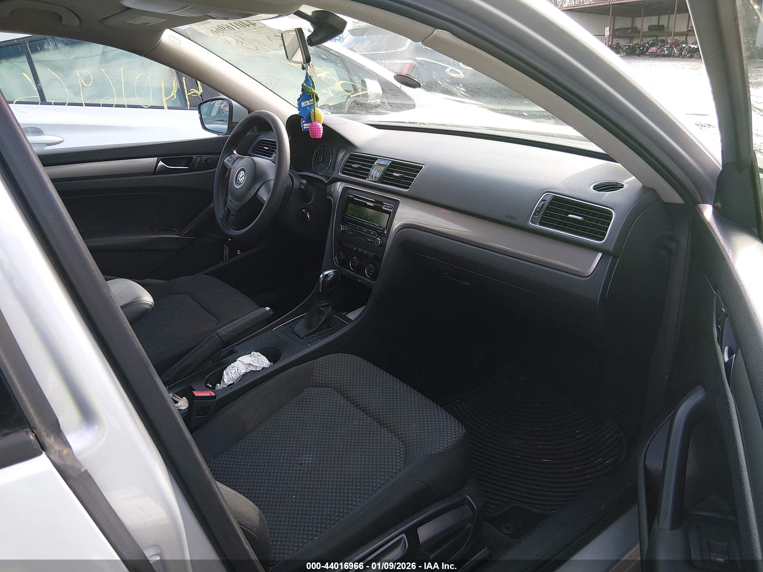 VOLKSWAGEN PASSAT image 5