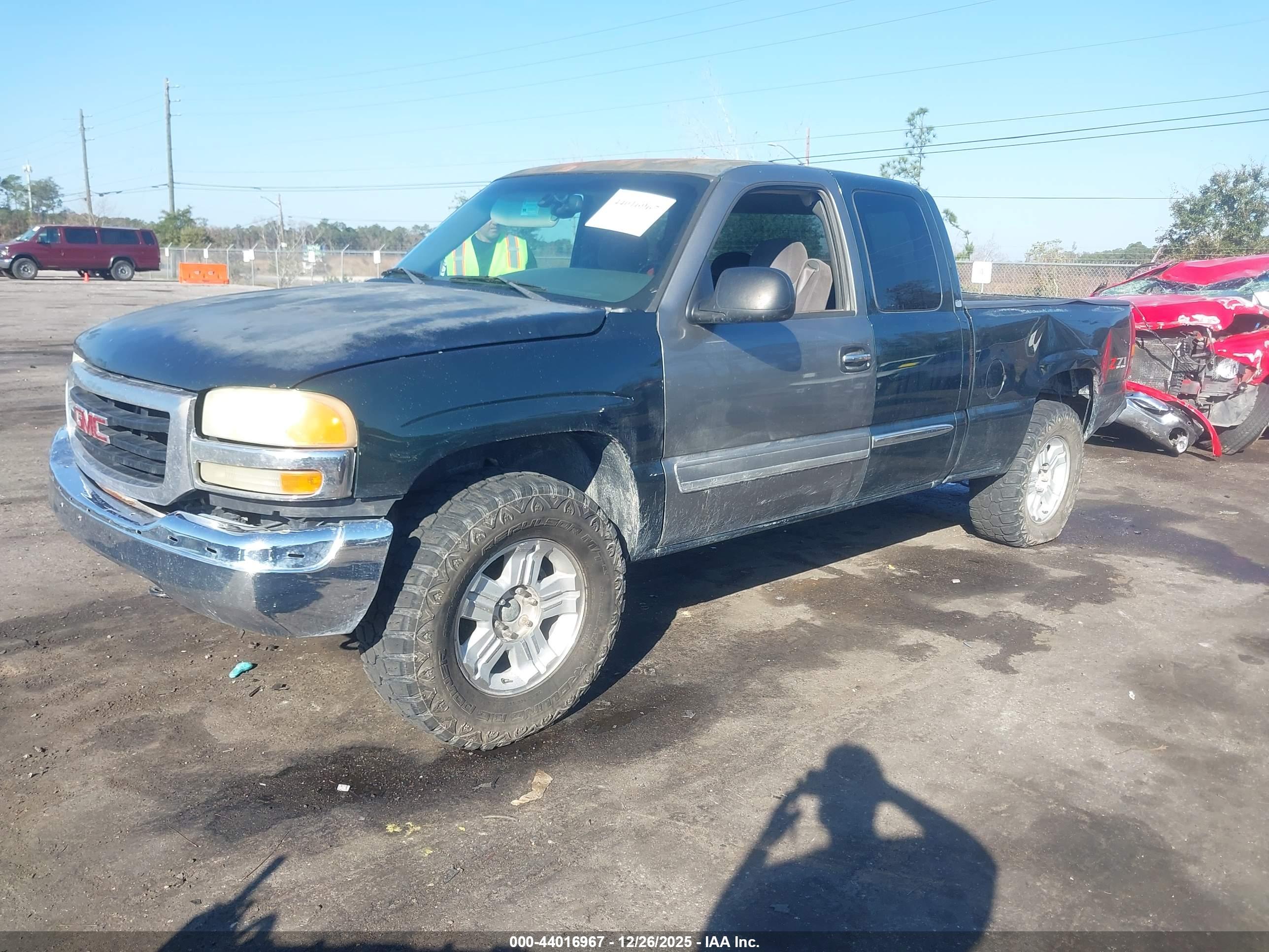 GMC SIERRA image 2