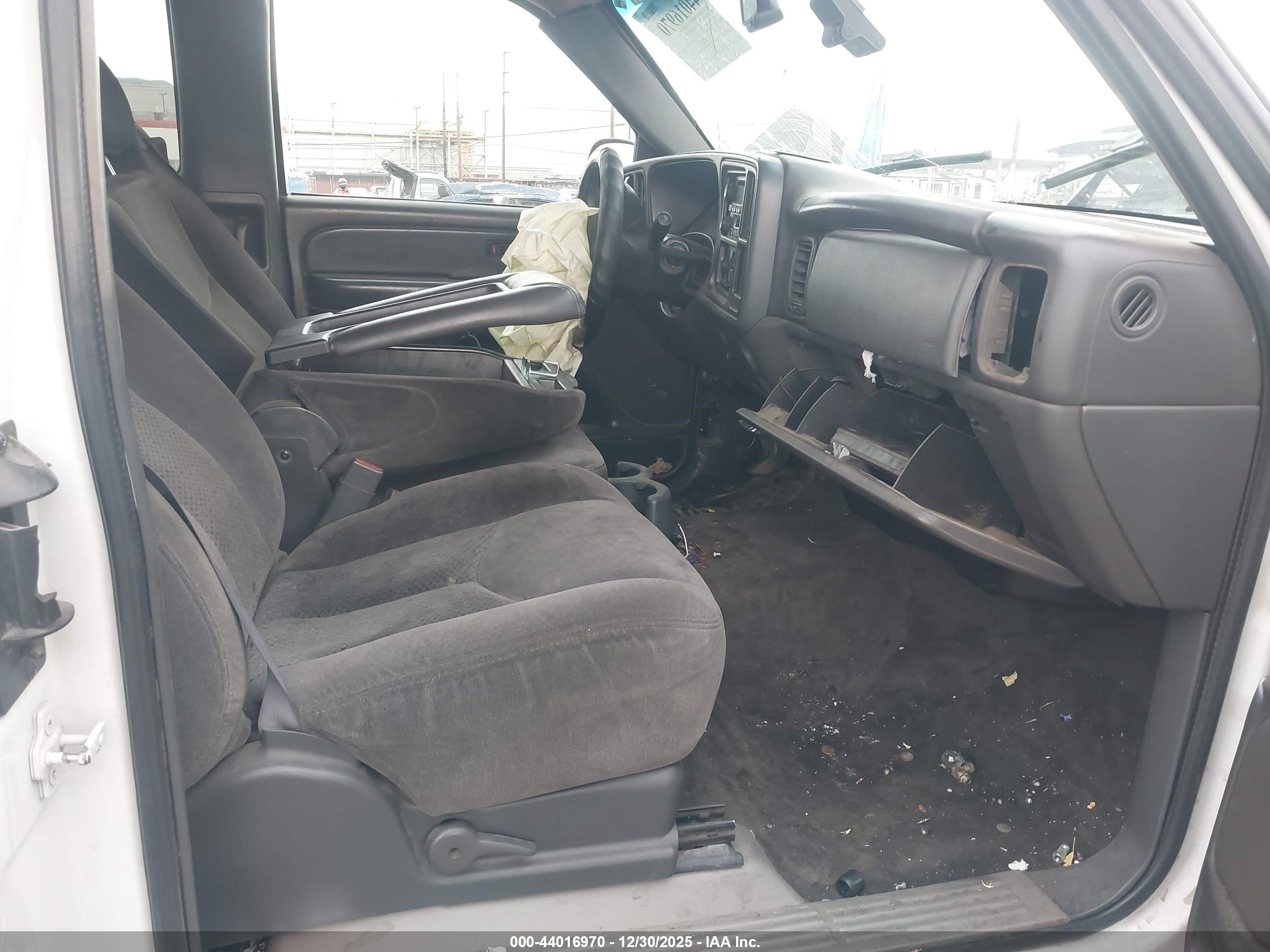 CHEVROLET SILVERADO image 5