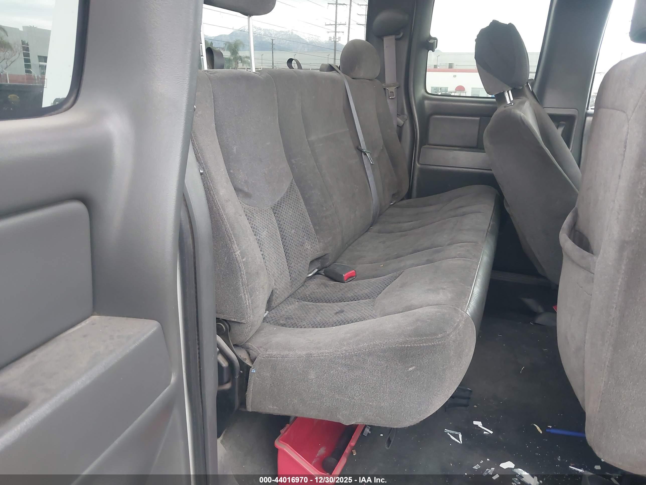 CHEVROLET SILVERADO image 8