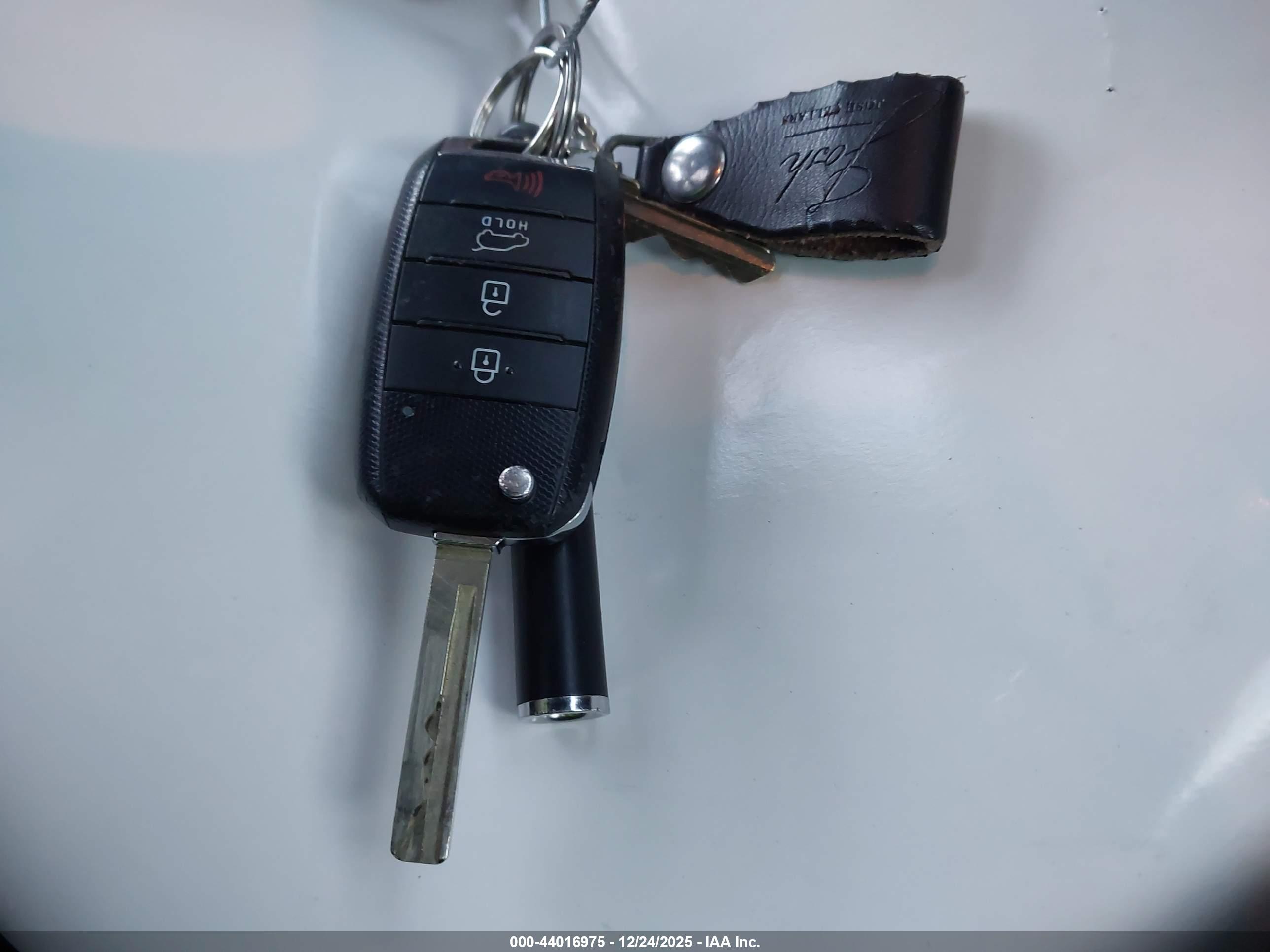 KIA SORENTO image 11