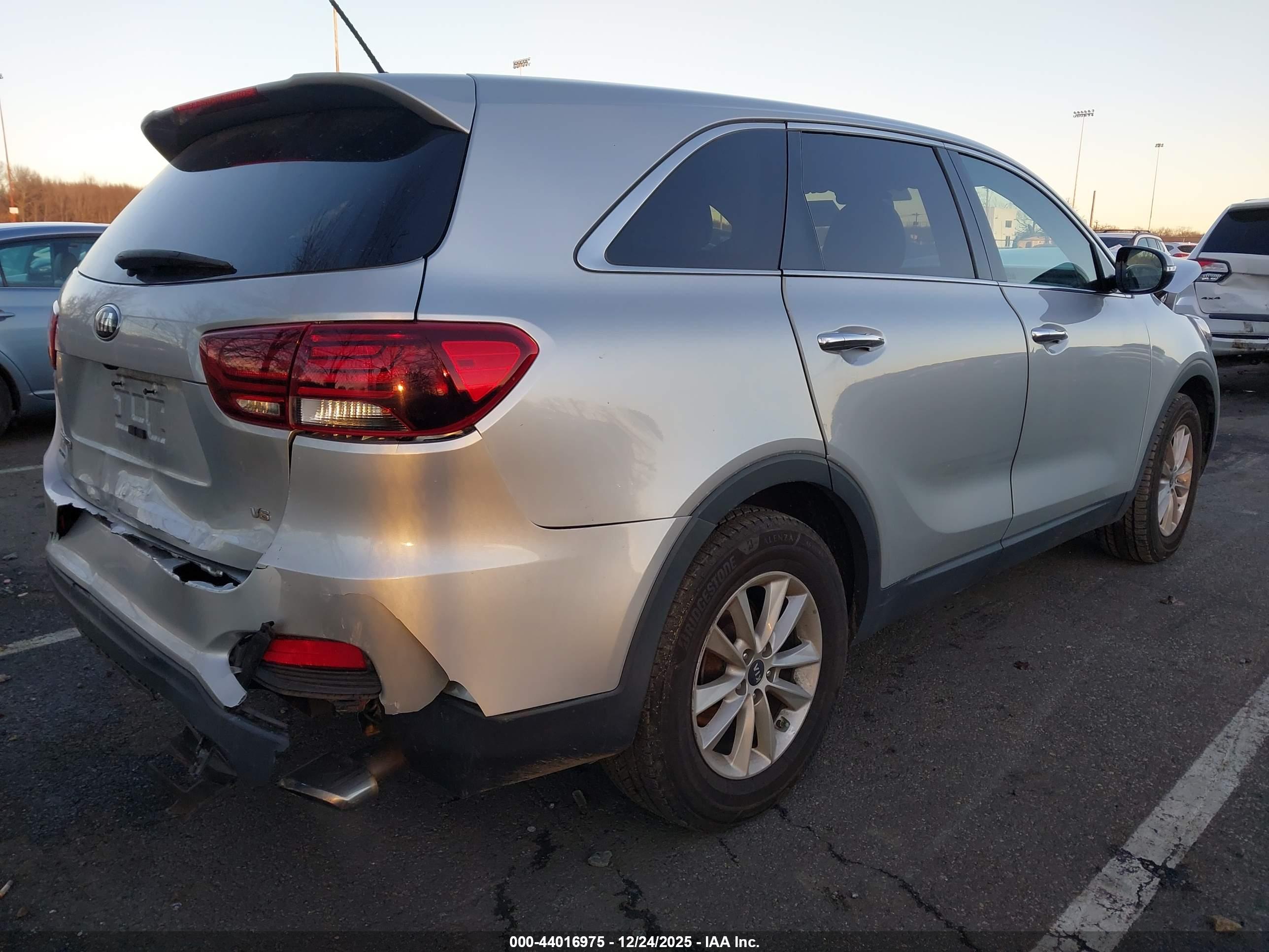 KIA SORENTO image 4