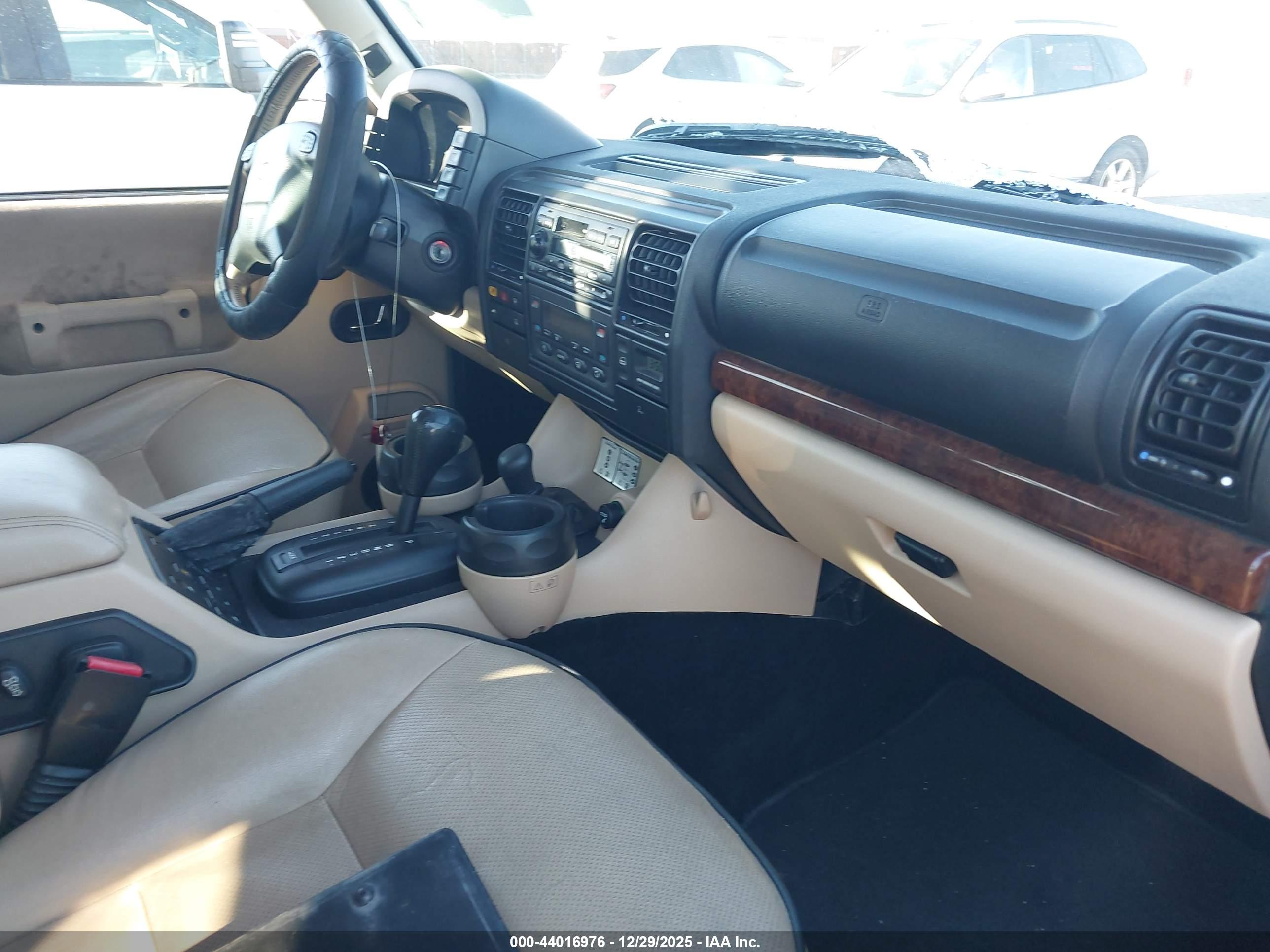 LAND ROVER image 5