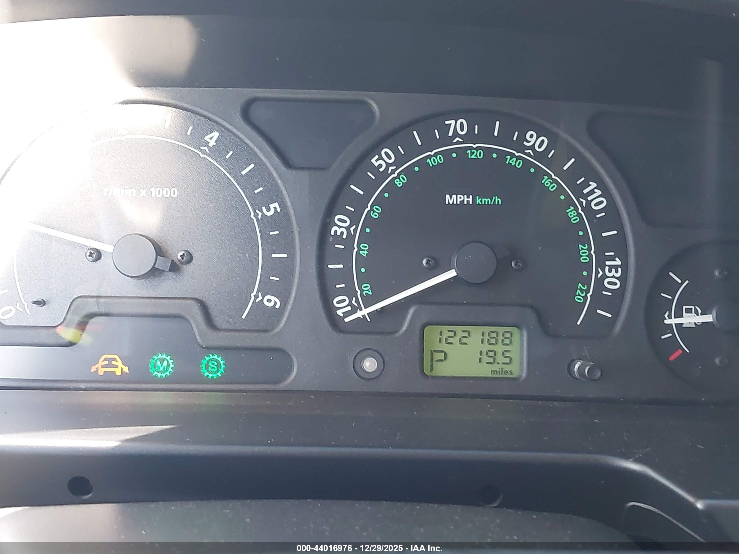 LAND ROVER image 7