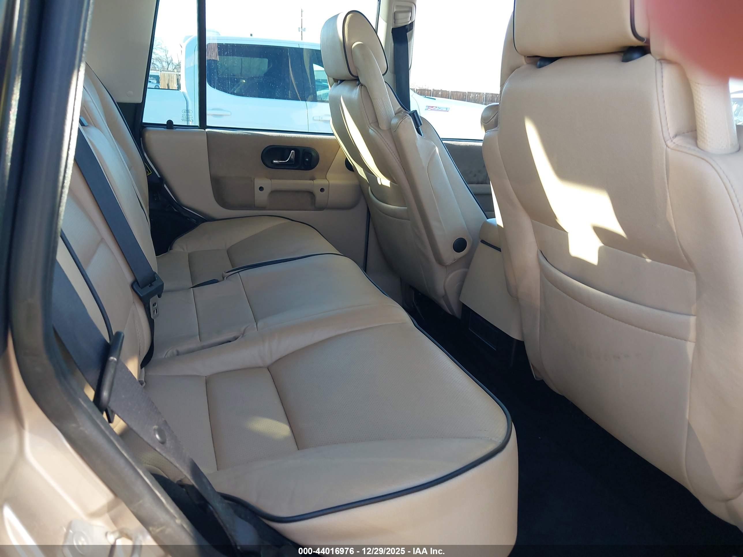 LAND ROVER image 8