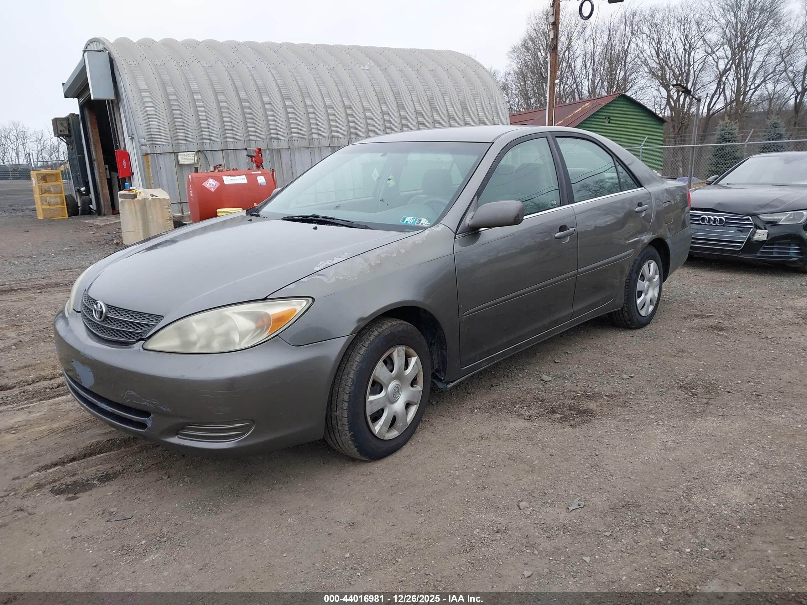 TOYOTA CAMRY image 2