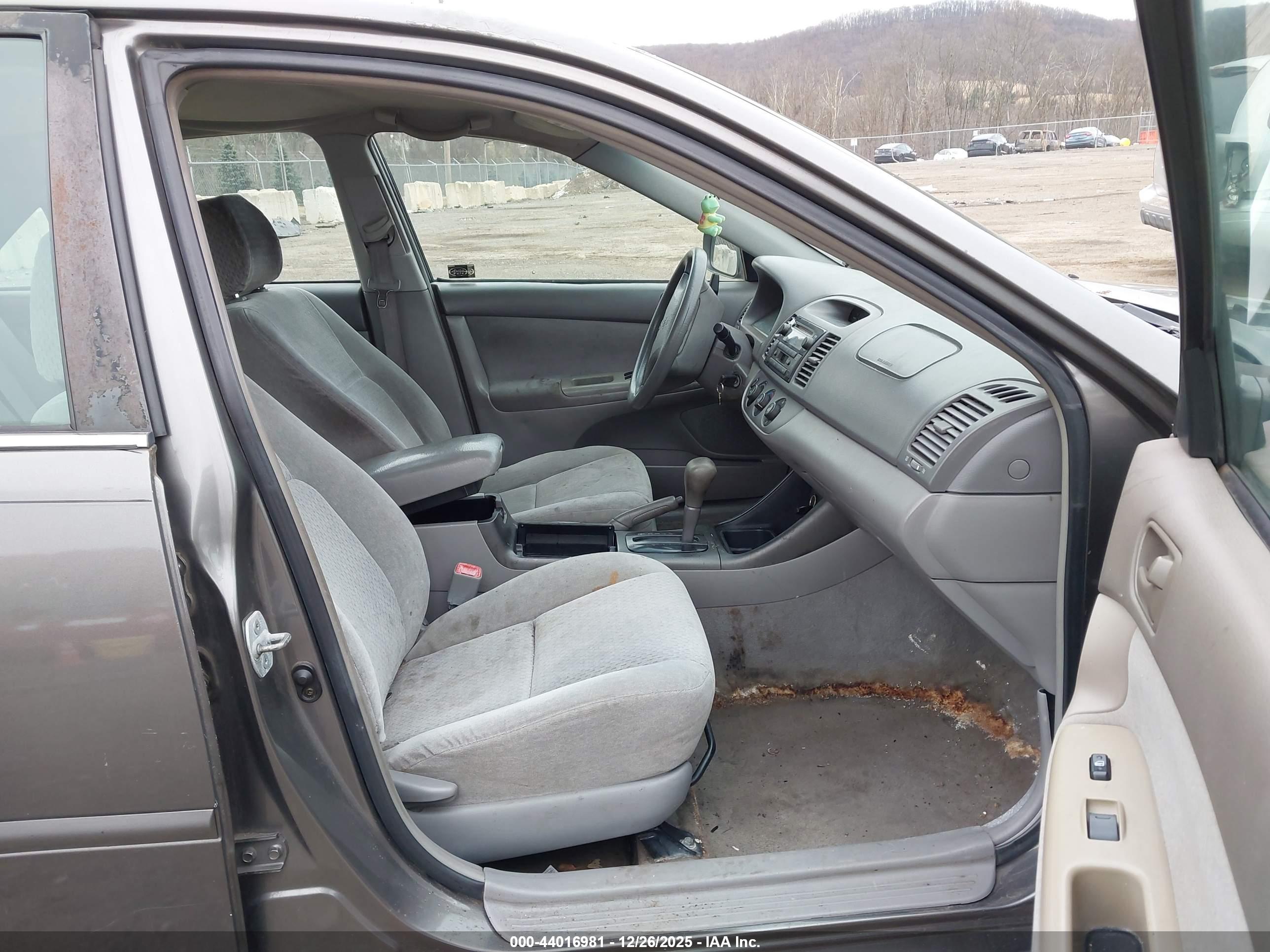 TOYOTA CAMRY image 5