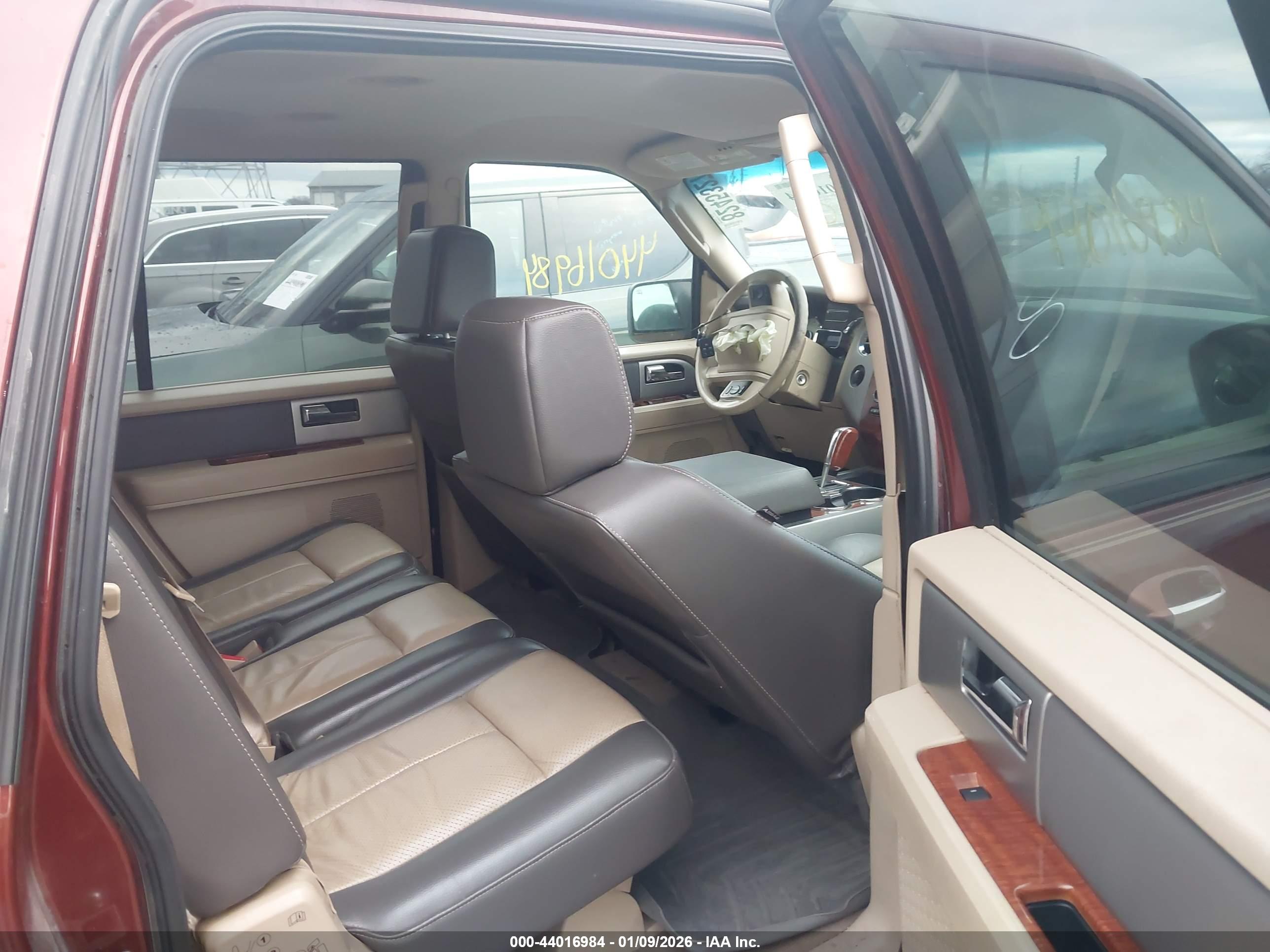 FORD EXPEDITION image 8