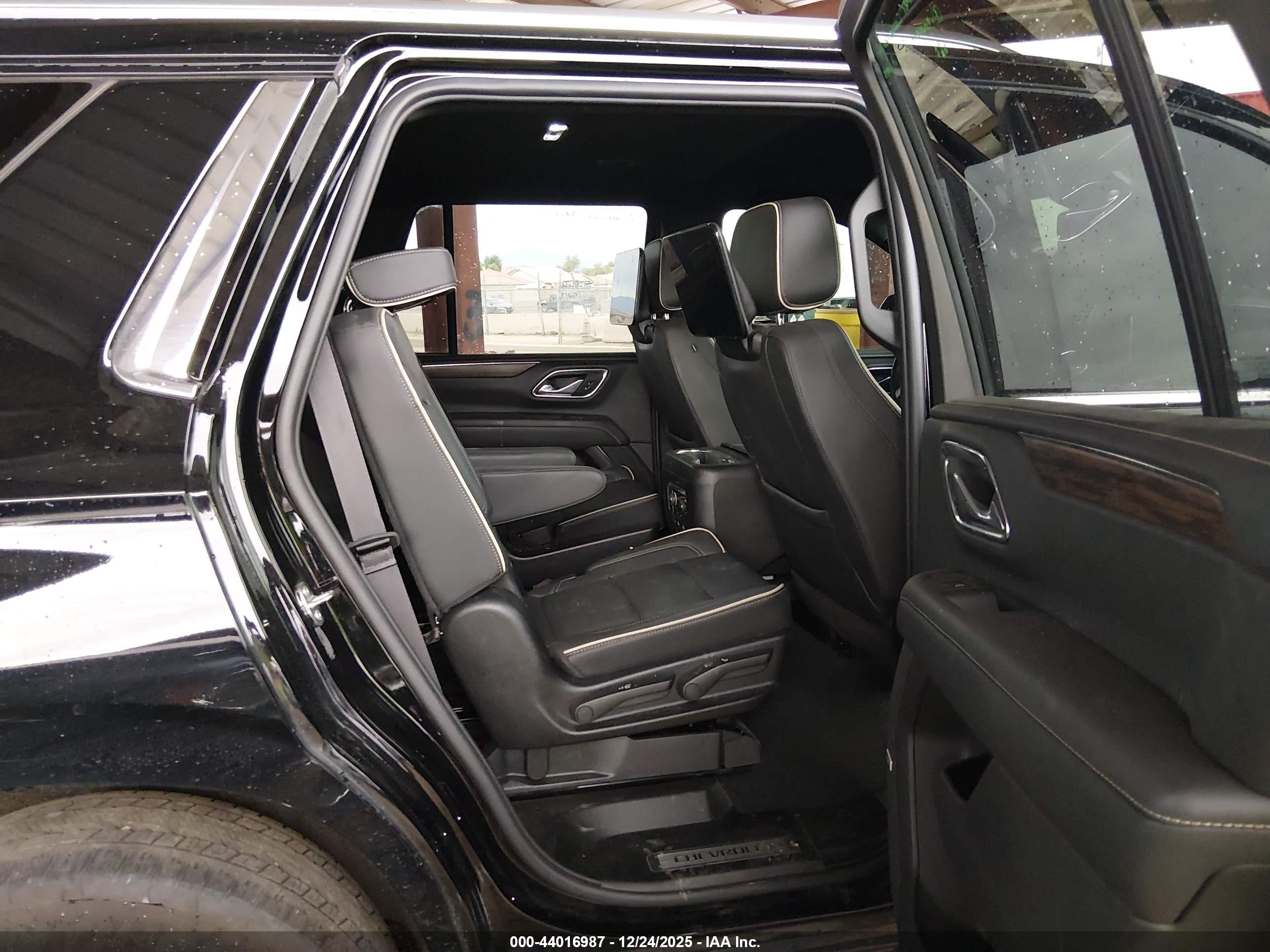 CHEVROLET TAHOE image 8