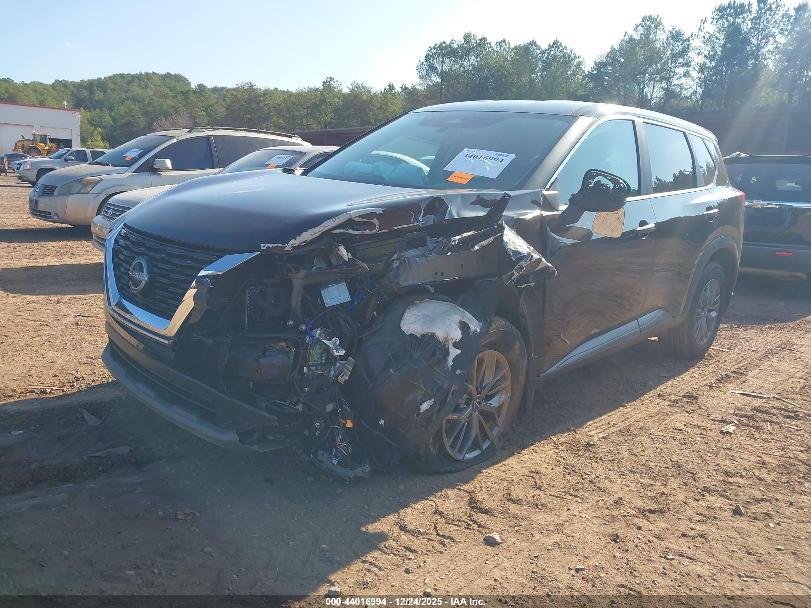 NISSAN ROGUE image 2