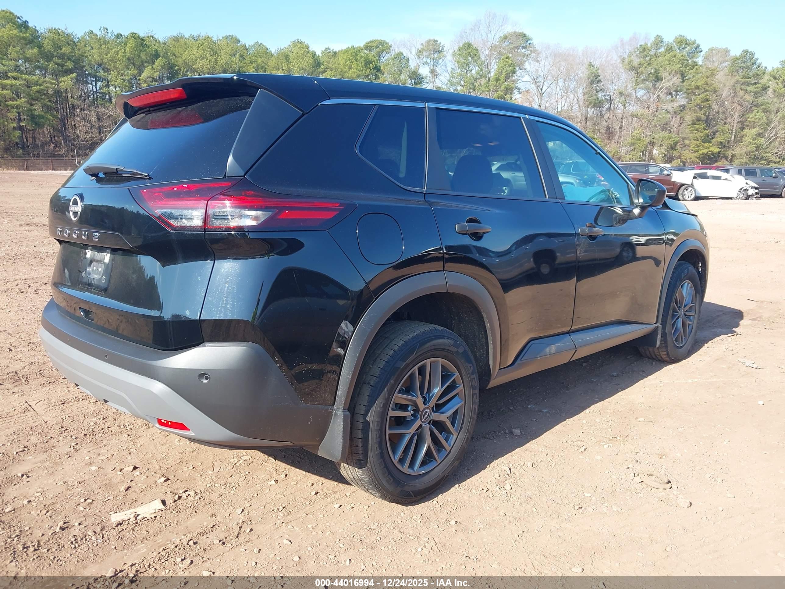 NISSAN ROGUE image 4